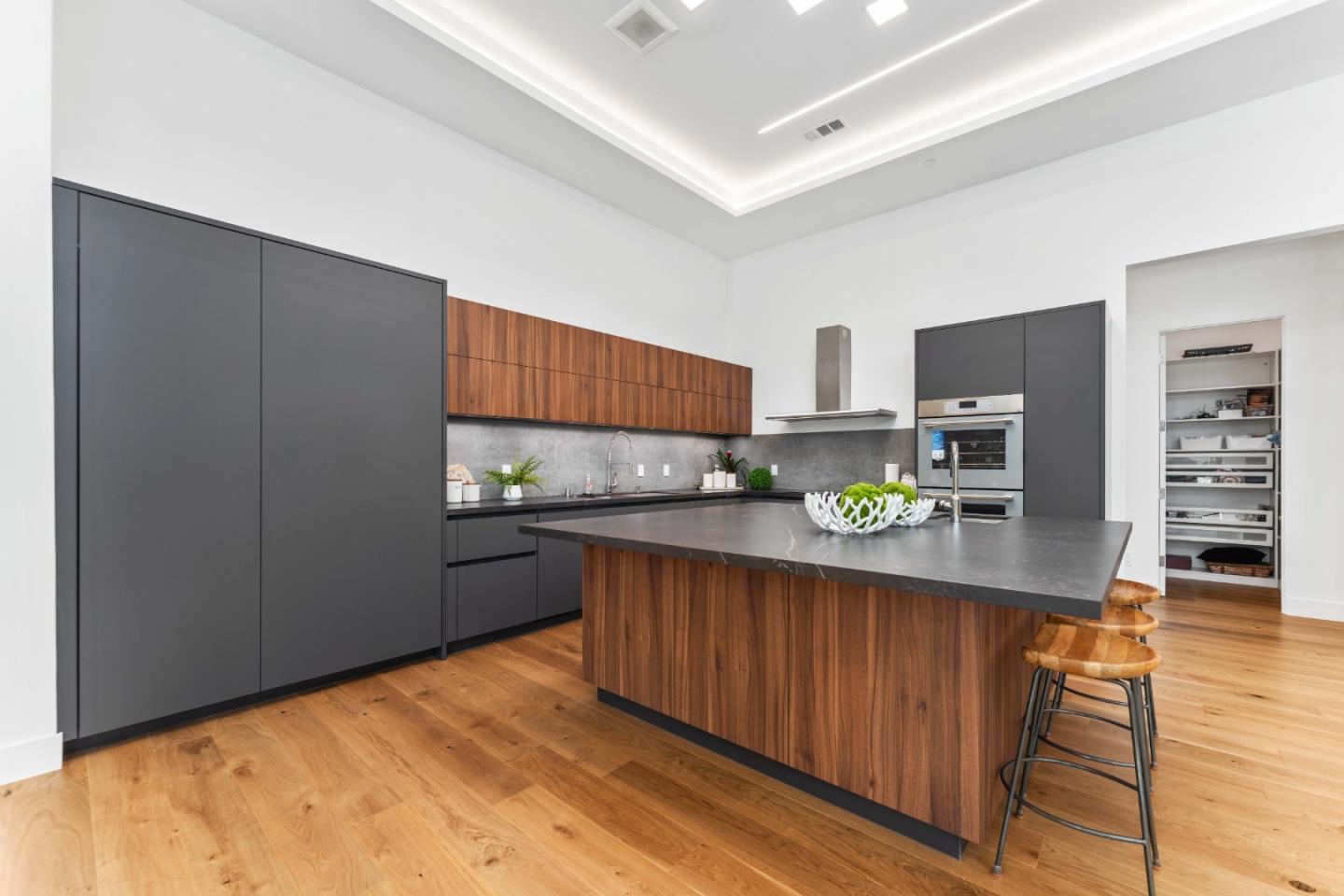 Detail Gallery Image 14 of 60 For 13197 Berwick St, Saratoga,  CA 95070 - 5 Beds | 5/1 Baths