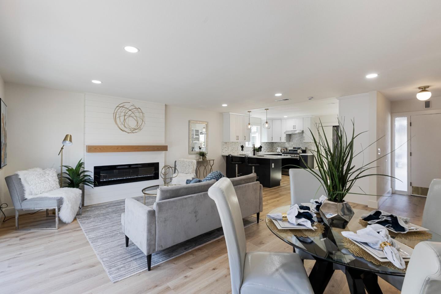 Detail Gallery Image 3 of 38 For 3004 Vistamont Dr, San Jose,  CA 95118 - 4 Beds | 2 Baths