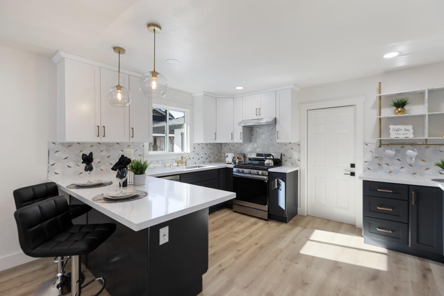 Detail Gallery Image 7 of 38 For 3004 Vistamont Dr, San Jose,  CA 95118 - 4 Beds | 2 Baths