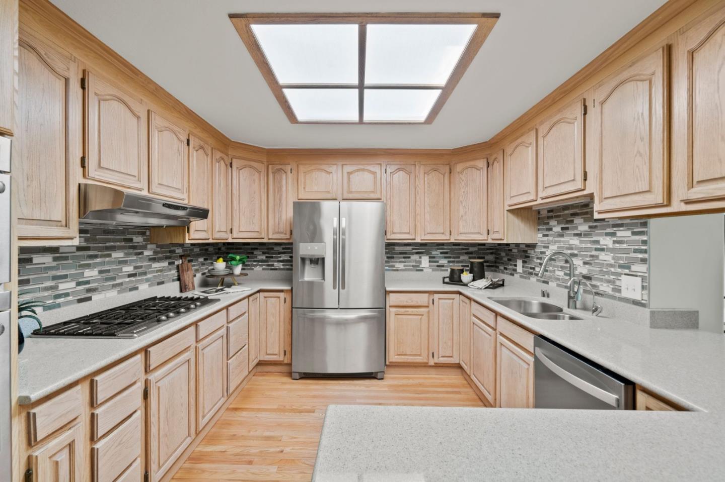 Detail Gallery Image 9 of 52 For 6730 Wisteria Way, San Jose,  CA 95129 - 5 Beds | 3 Baths