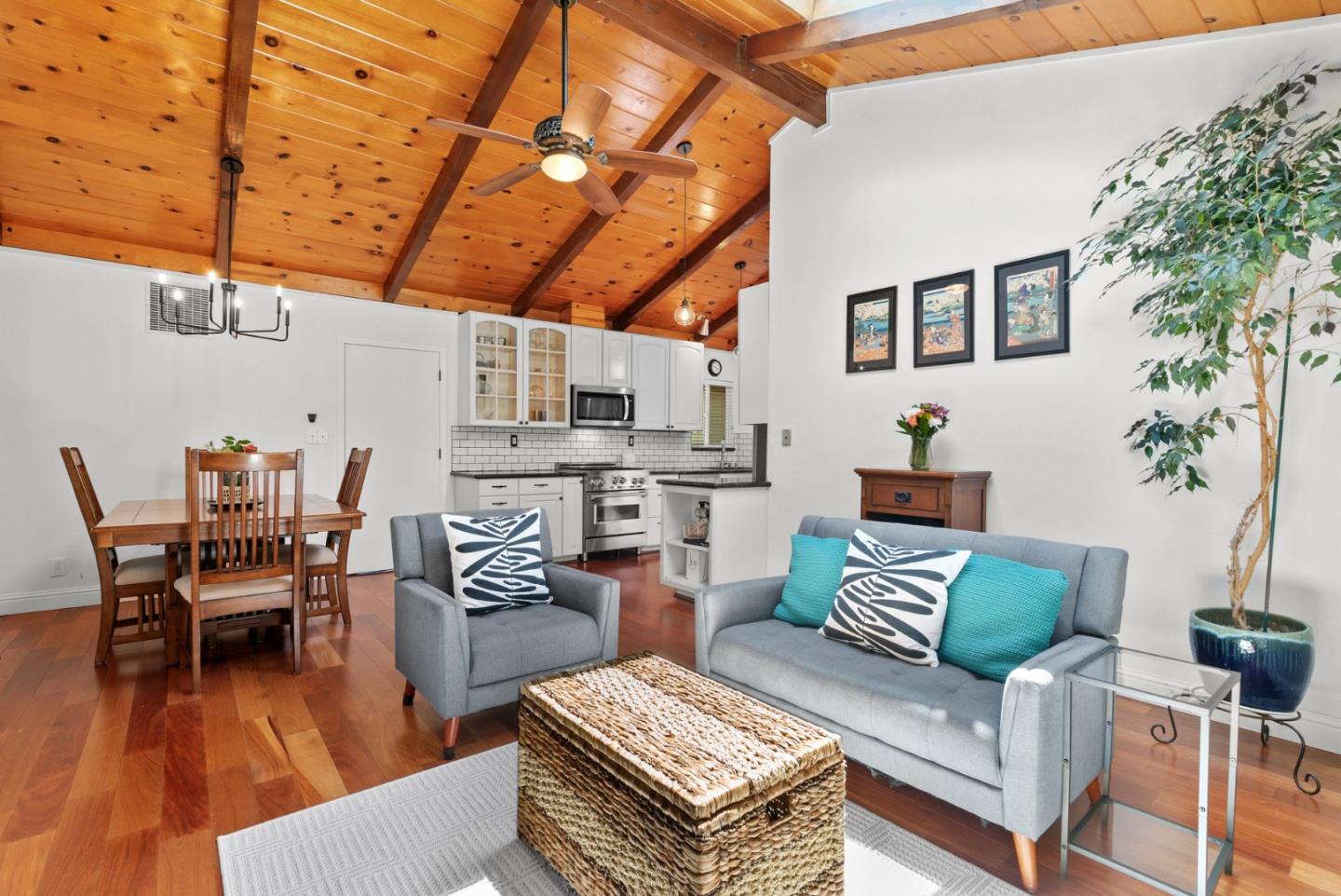 Detail Gallery Image 12 of 37 For 151 Molly Way, Santa Cruz,  CA 95065 - 3 Beds | 2 Baths