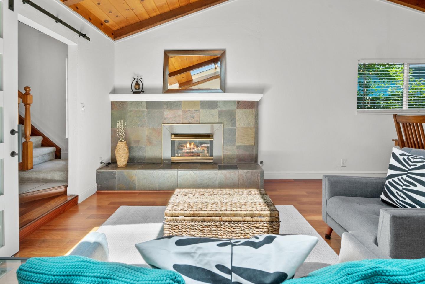 Detail Gallery Image 13 of 37 For 151 Molly Way, Santa Cruz,  CA 95065 - 3 Beds | 2 Baths