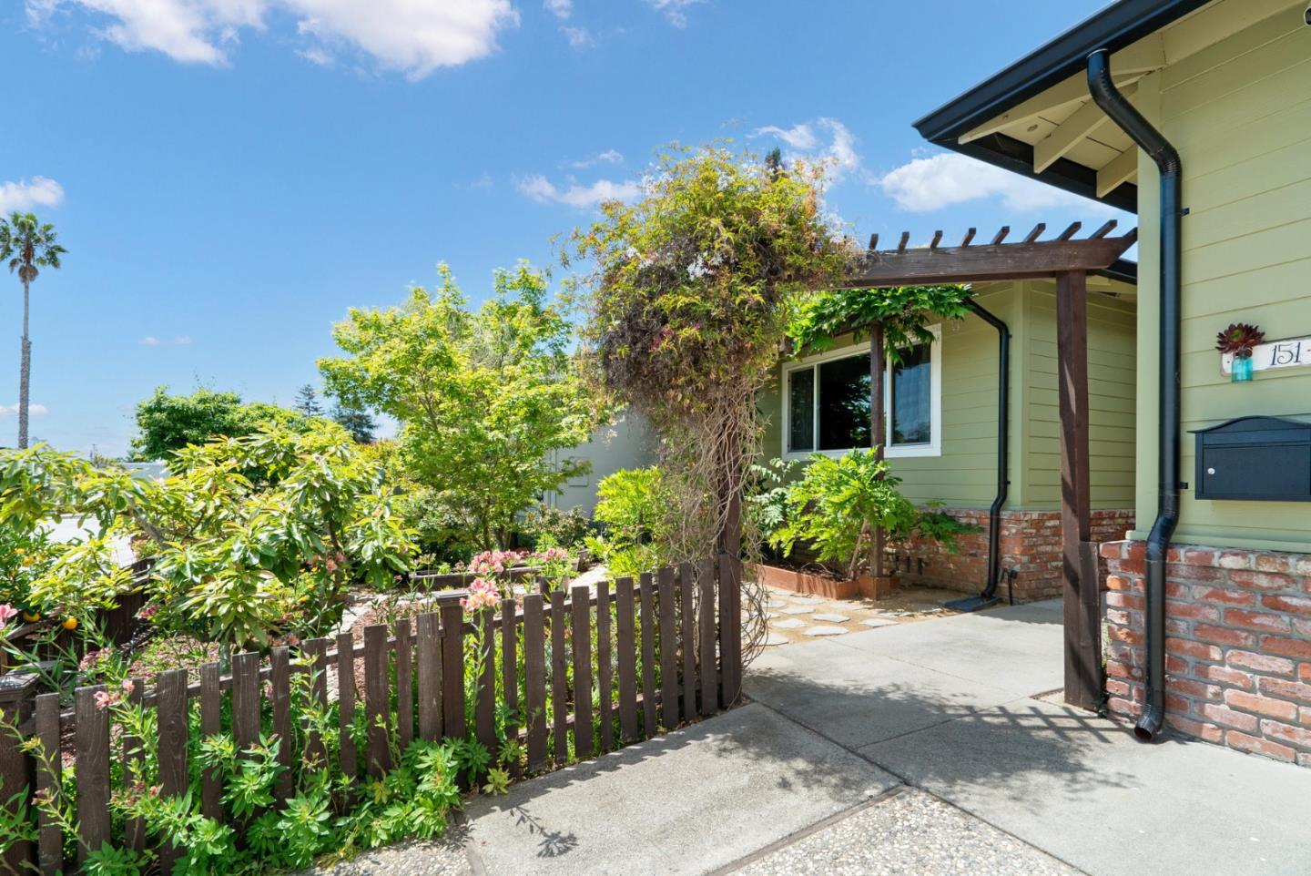 Detail Gallery Image 2 of 37 For 151 Molly Way, Santa Cruz,  CA 95065 - 3 Beds | 2 Baths