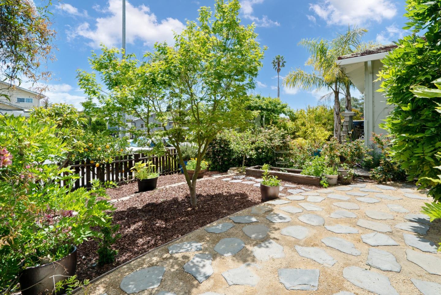 Detail Gallery Image 3 of 37 For 151 Molly Way, Santa Cruz,  CA 95065 - 3 Beds | 2 Baths