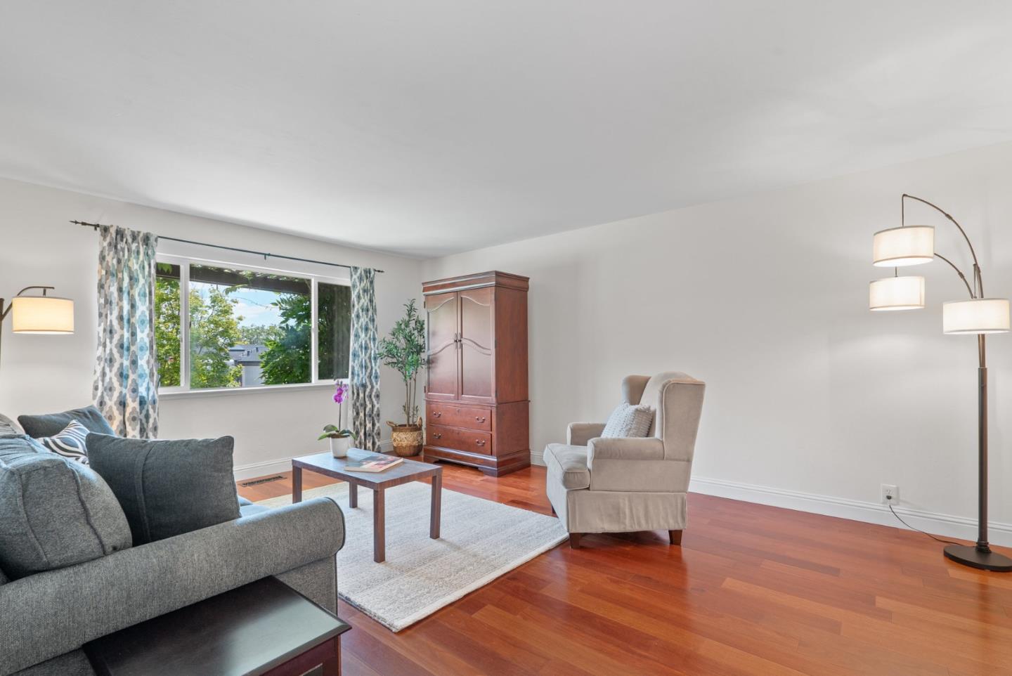 Detail Gallery Image 6 of 37 For 151 Molly Way, Santa Cruz,  CA 95065 - 3 Beds | 2 Baths