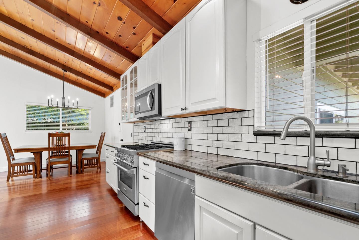 Detail Gallery Image 8 of 37 For 151 Molly Way, Santa Cruz,  CA 95065 - 3 Beds | 2 Baths