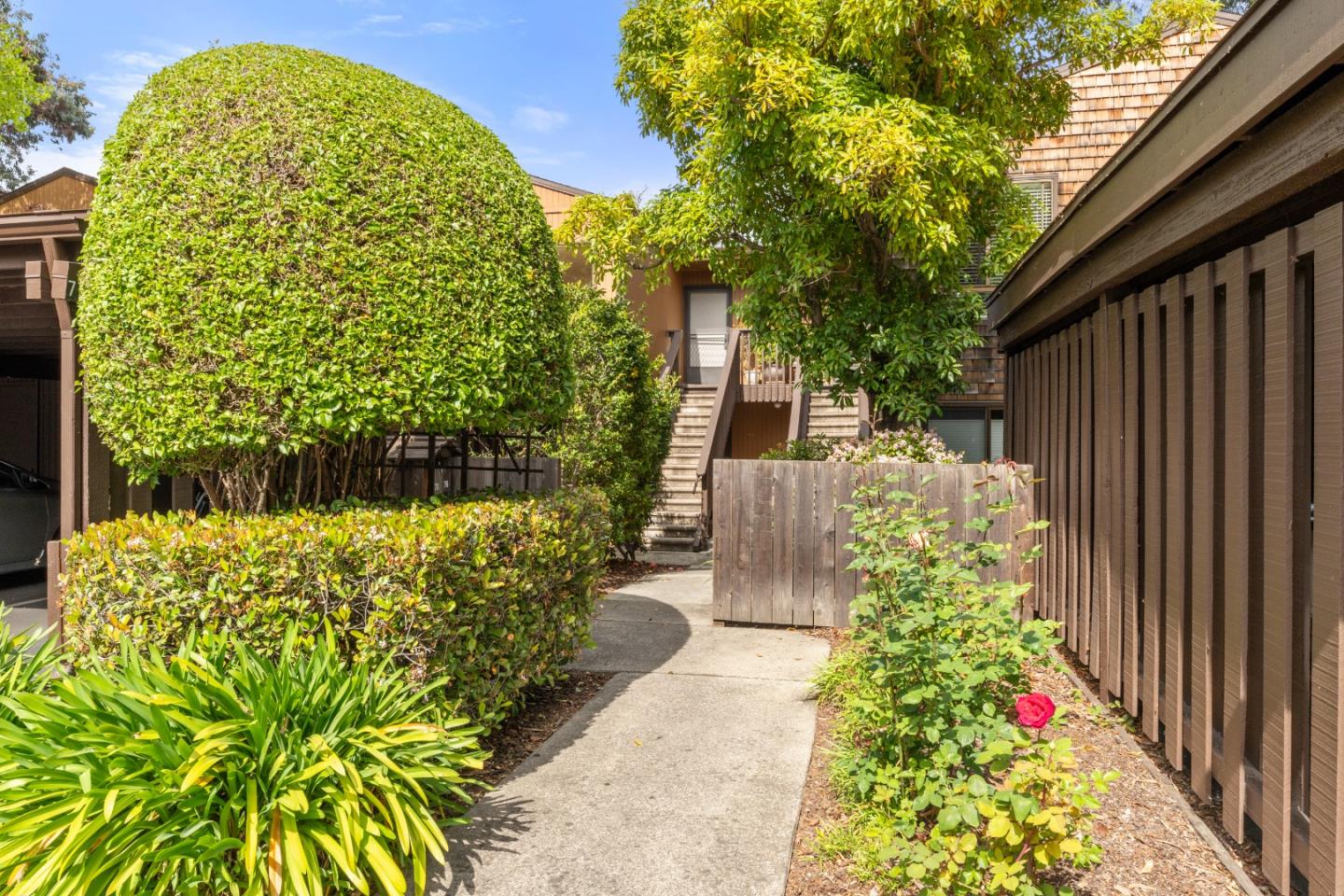 Detail Gallery Image 2 of 25 For 78 Pearce Mitchell Pl, Stanford,  CA 94305 - 2 Beds | 2 Baths