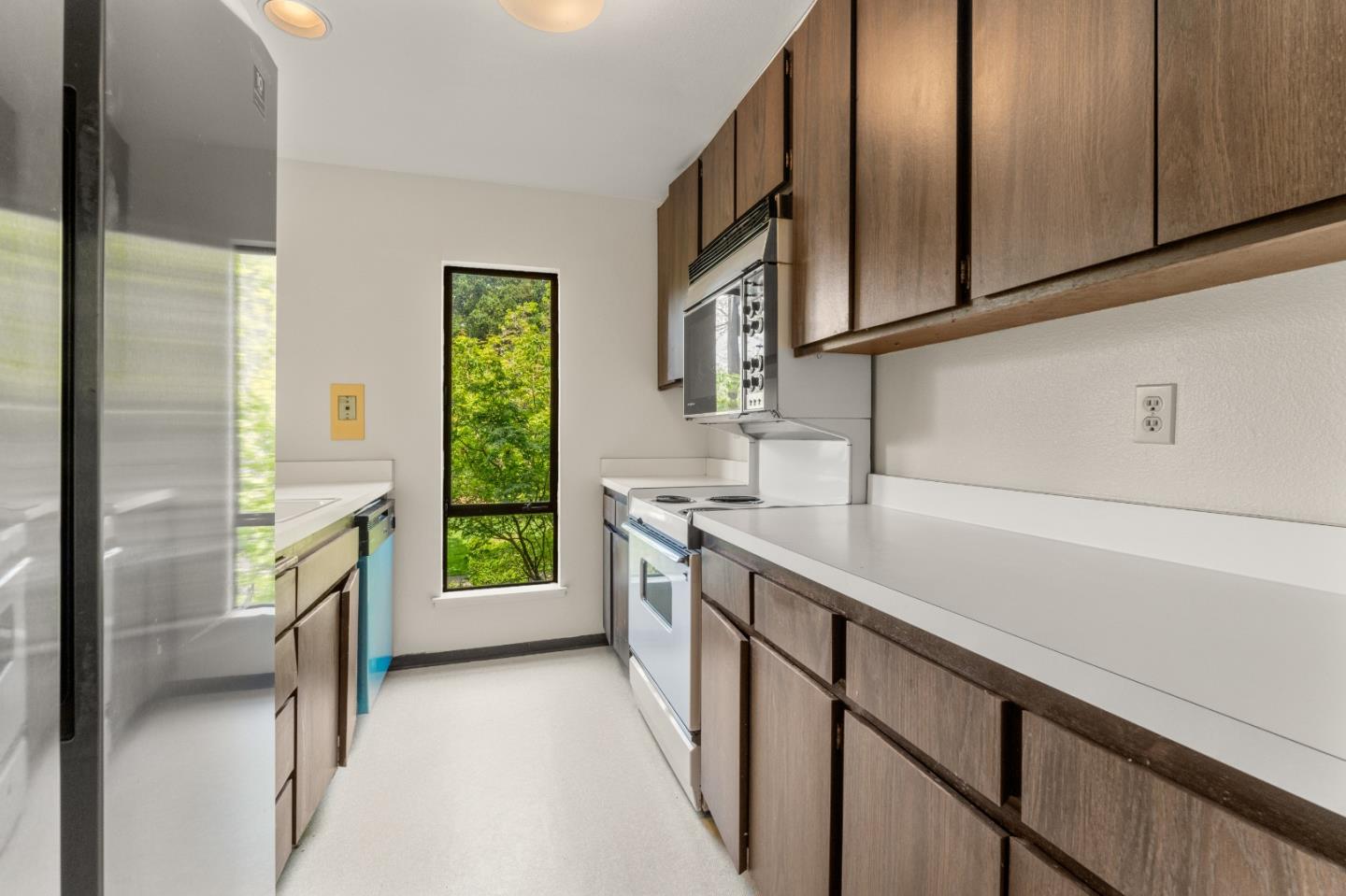 Detail Gallery Image 4 of 25 For 78 Pearce Mitchell Pl, Stanford,  CA 94305 - 2 Beds | 2 Baths