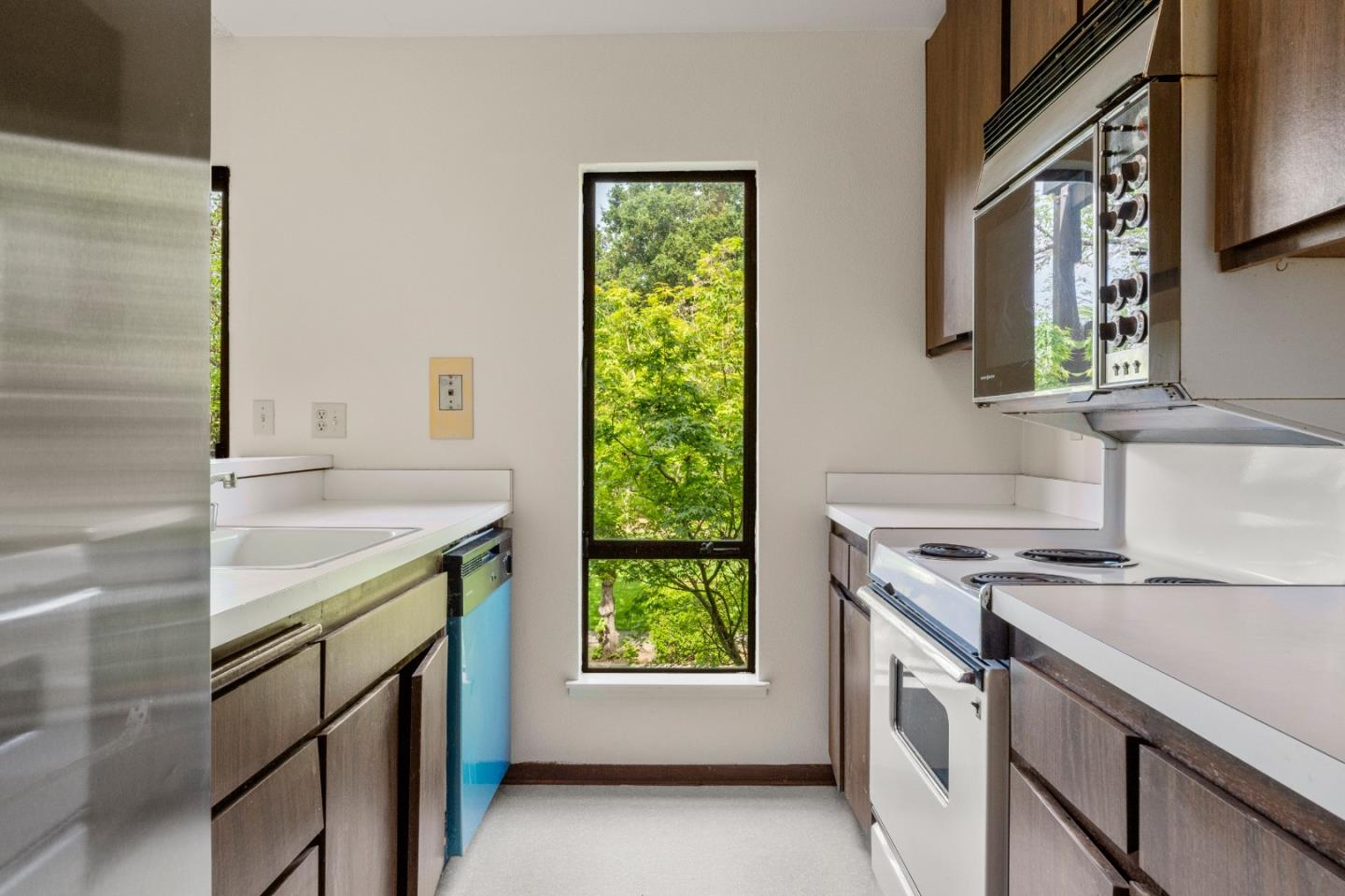 Detail Gallery Image 5 of 25 For 78 Pearce Mitchell Pl, Stanford,  CA 94305 - 2 Beds | 2 Baths