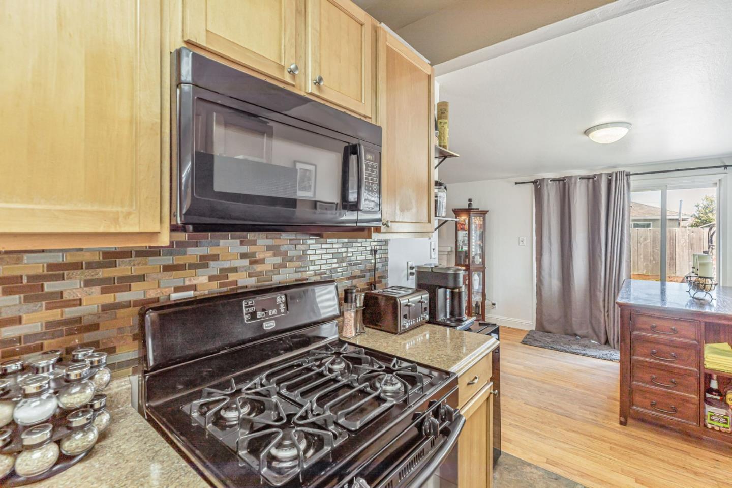 Detail Gallery Image 14 of 36 For 317 Navajo Dr, Salinas,  CA 93906 - 3 Beds | 2 Baths