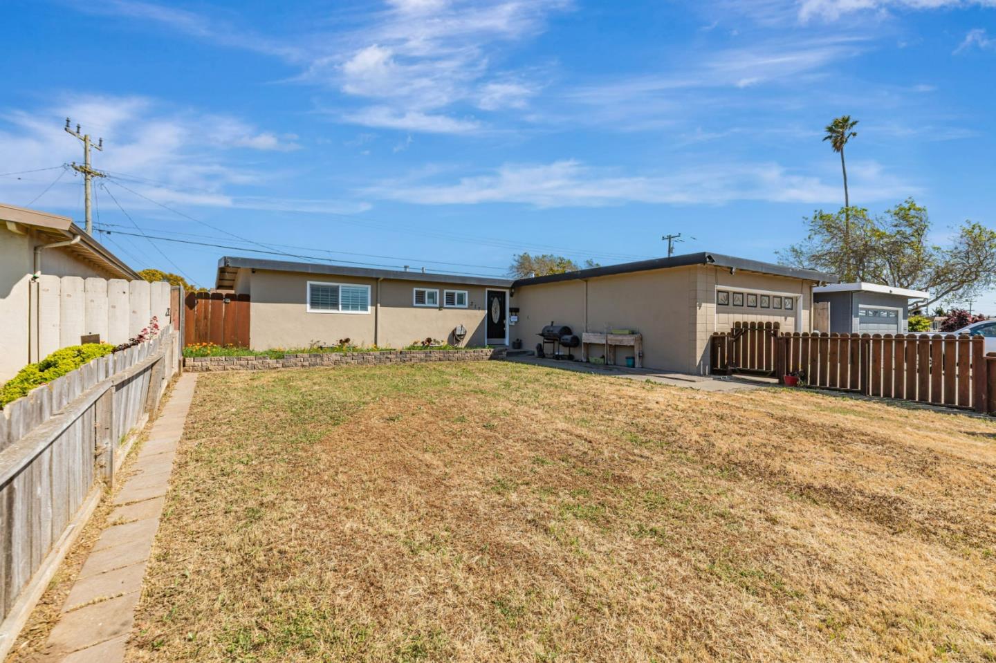 Detail Gallery Image 4 of 36 For 317 Navajo Dr, Salinas,  CA 93906 - 3 Beds | 2 Baths