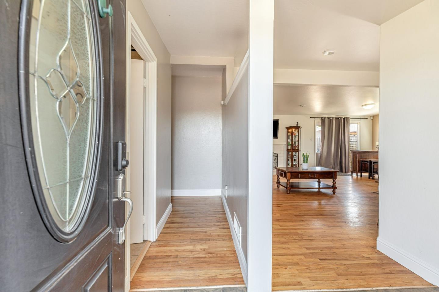 Detail Gallery Image 6 of 36 For 317 Navajo Dr, Salinas,  CA 93906 - 3 Beds | 2 Baths