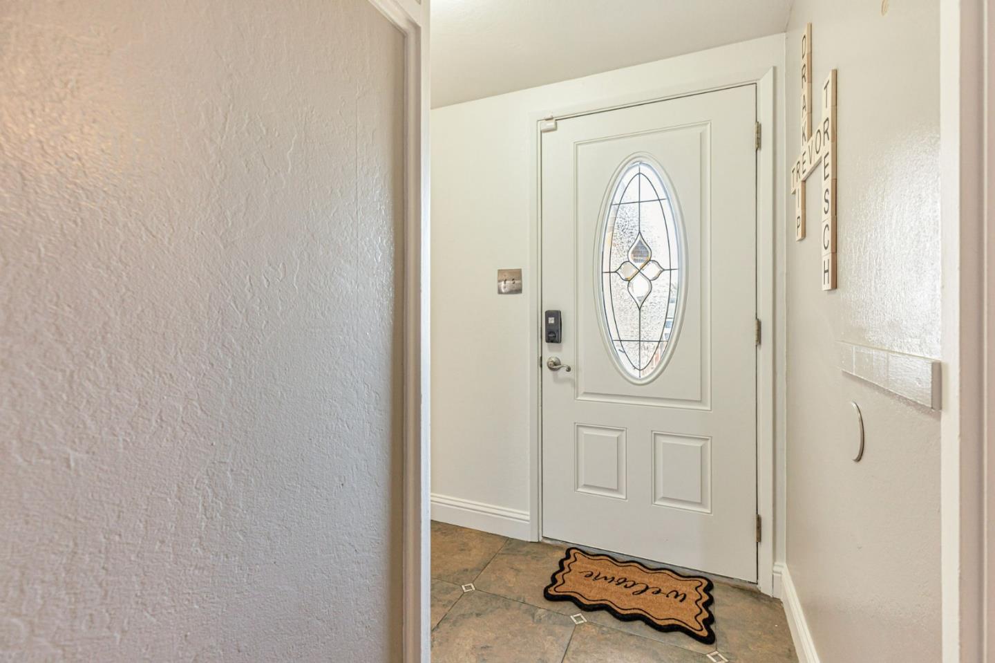 Detail Gallery Image 7 of 36 For 317 Navajo Dr, Salinas,  CA 93906 - 3 Beds | 2 Baths