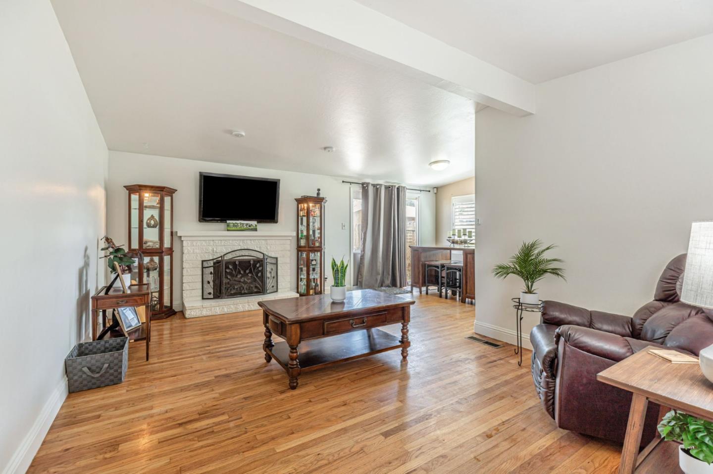 Detail Gallery Image 8 of 36 For 317 Navajo Dr, Salinas,  CA 93906 - 3 Beds | 2 Baths