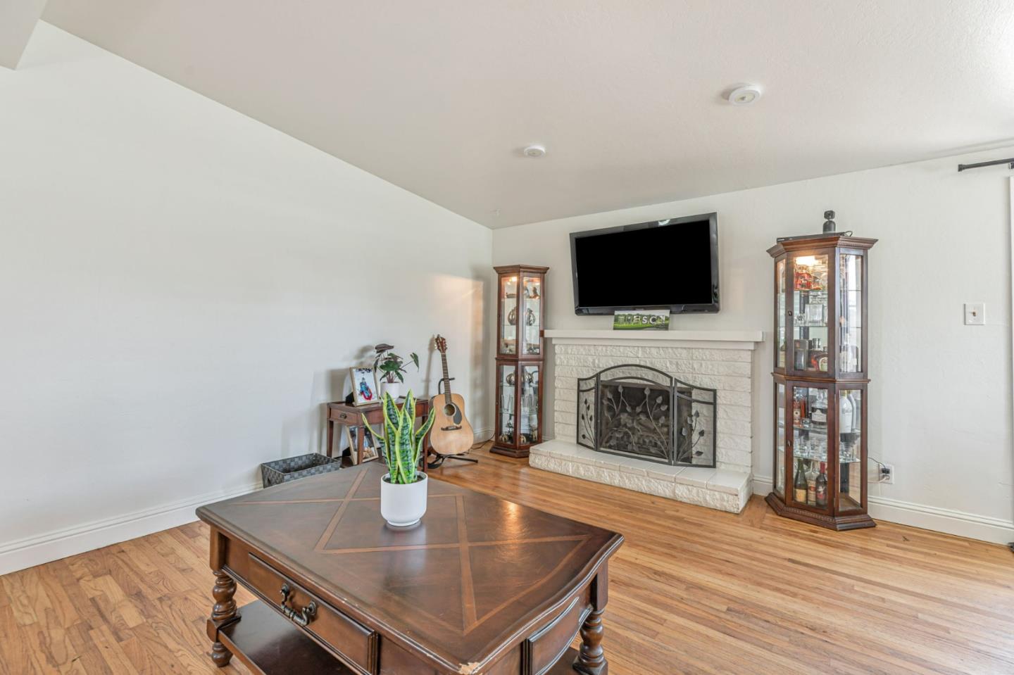 Detail Gallery Image 9 of 36 For 317 Navajo Dr, Salinas,  CA 93906 - 3 Beds | 2 Baths