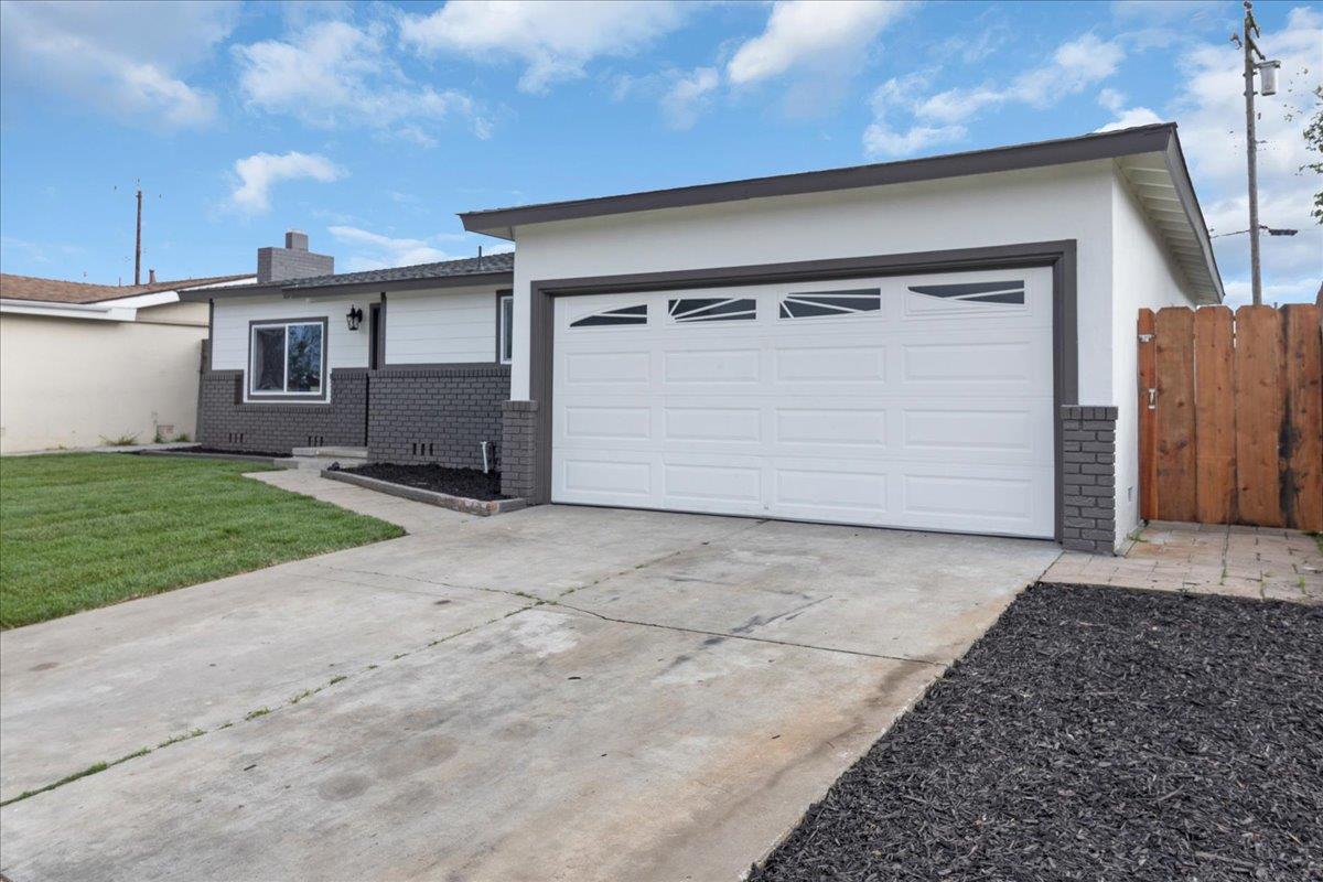 Detail Gallery Image 2 of 22 For 440 E Laurel Dr, Salinas,  CA 93906 - 3 Beds | 2 Baths
