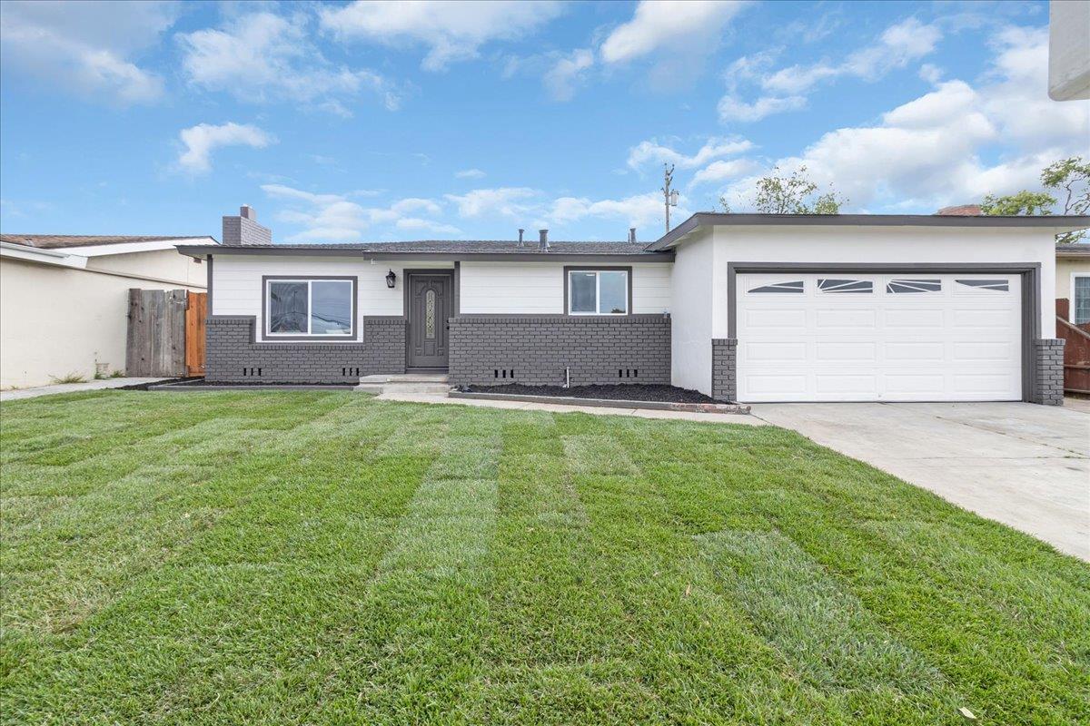 Detail Gallery Image 3 of 22 For 440 E Laurel Dr, Salinas,  CA 93906 - 3 Beds | 2 Baths