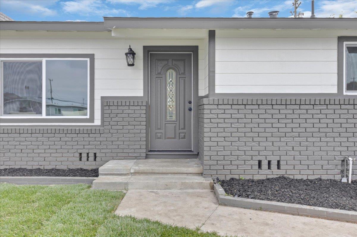 Detail Gallery Image 4 of 22 For 440 E Laurel Dr, Salinas,  CA 93906 - 3 Beds | 2 Baths