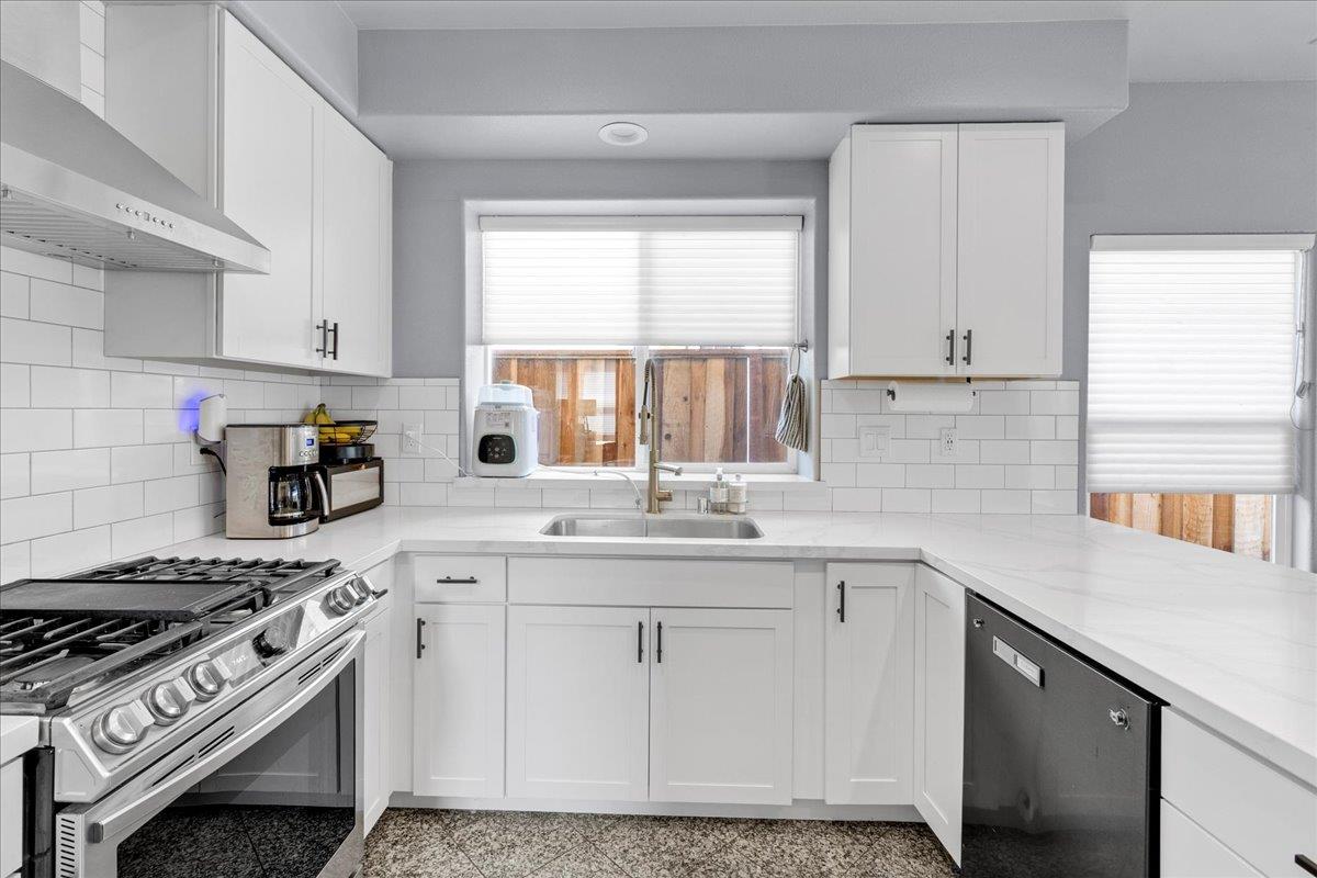 Detail Gallery Image 11 of 41 For 16 Harrington Cir, Salinas,  CA 93906 - 4 Beds | 2 Baths