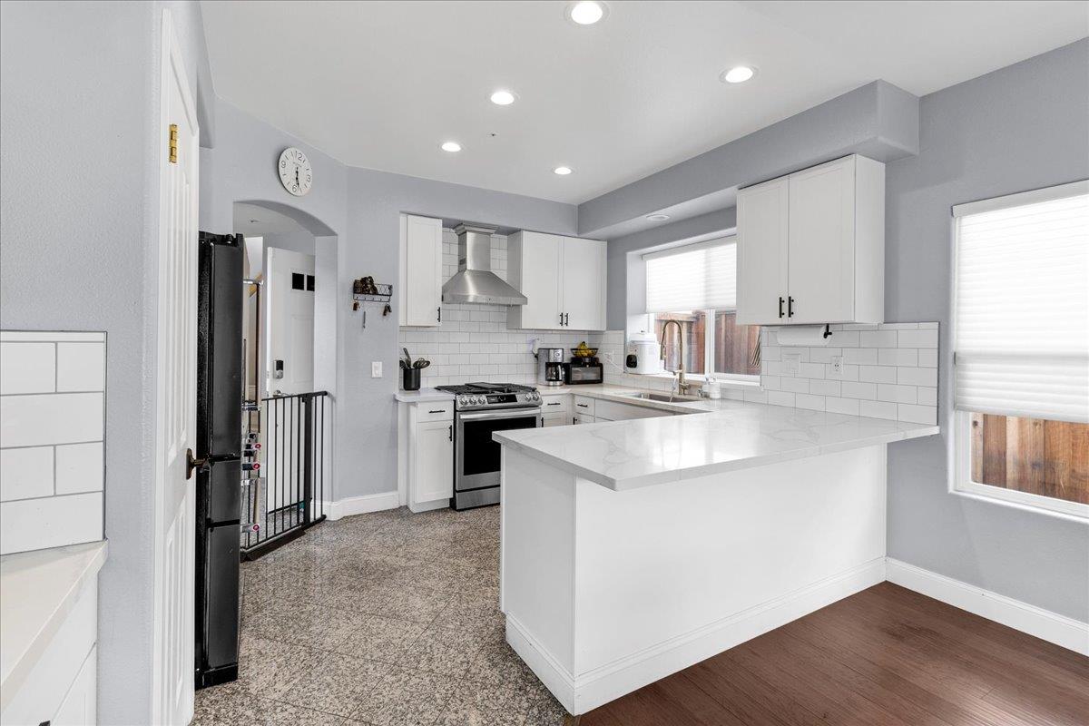 Detail Gallery Image 14 of 41 For 16 Harrington Cir, Salinas,  CA 93906 - 4 Beds | 2 Baths