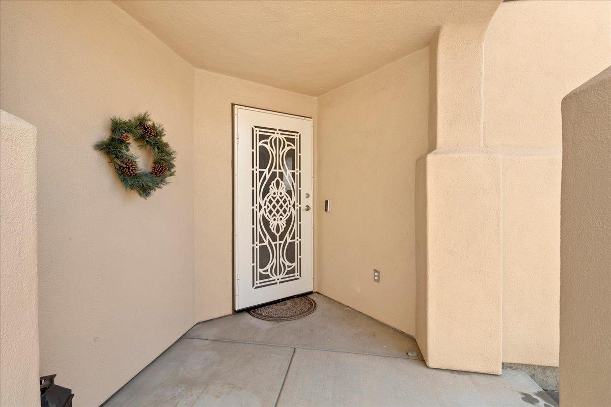 Detail Gallery Image 4 of 41 For 16 Harrington Cir, Salinas,  CA 93906 - 4 Beds | 2 Baths