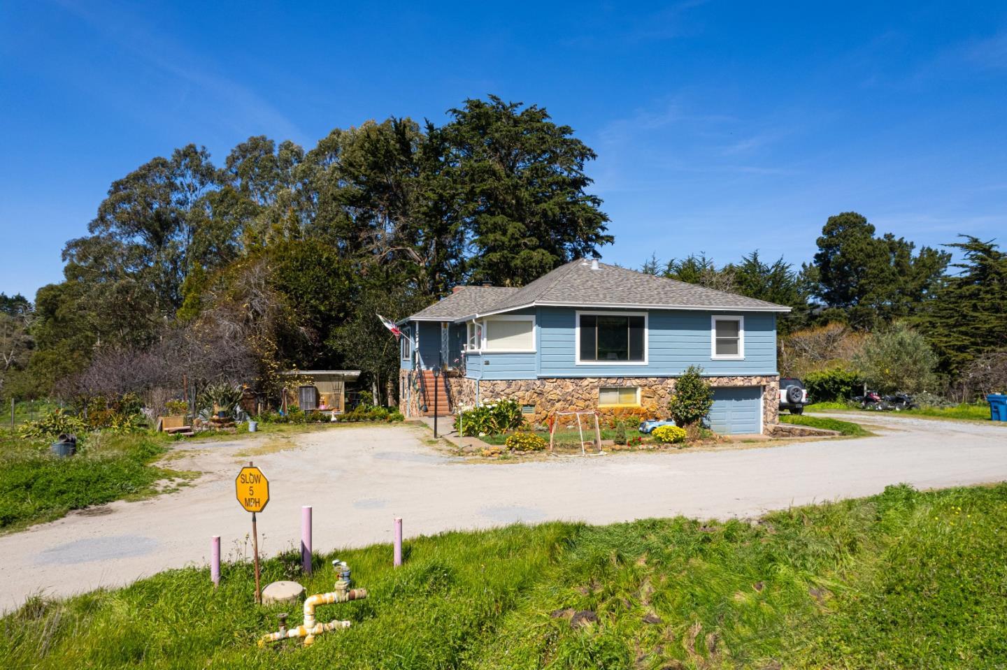 Detail Gallery Image 16 of 31 For 925 Miramontes St, Half Moon Bay,  CA 94019 - 3 Beds | 2 Baths