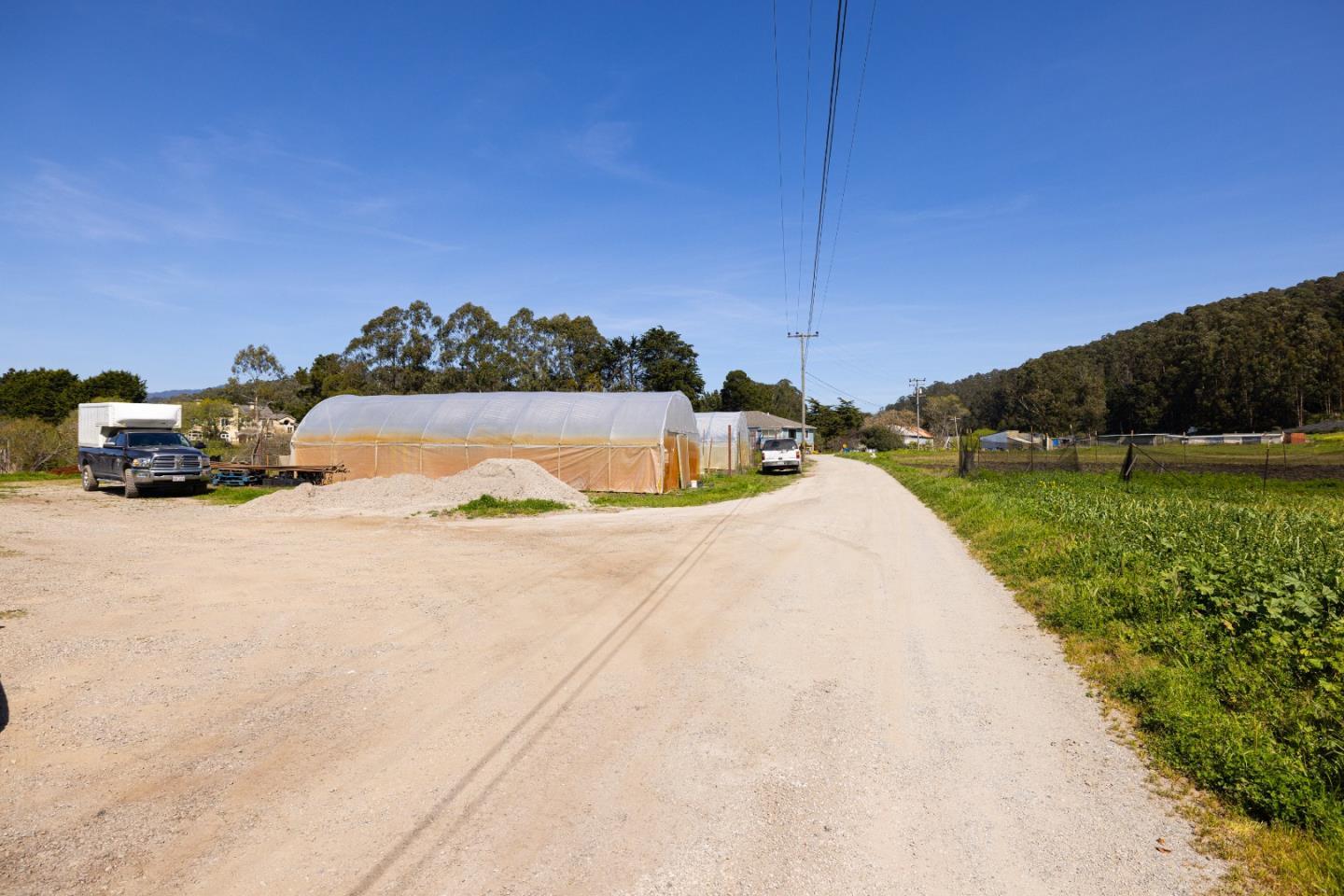 Detail Gallery Image 5 of 31 For 925 Miramontes St, Half Moon Bay,  CA 94019 - 3 Beds | 2 Baths