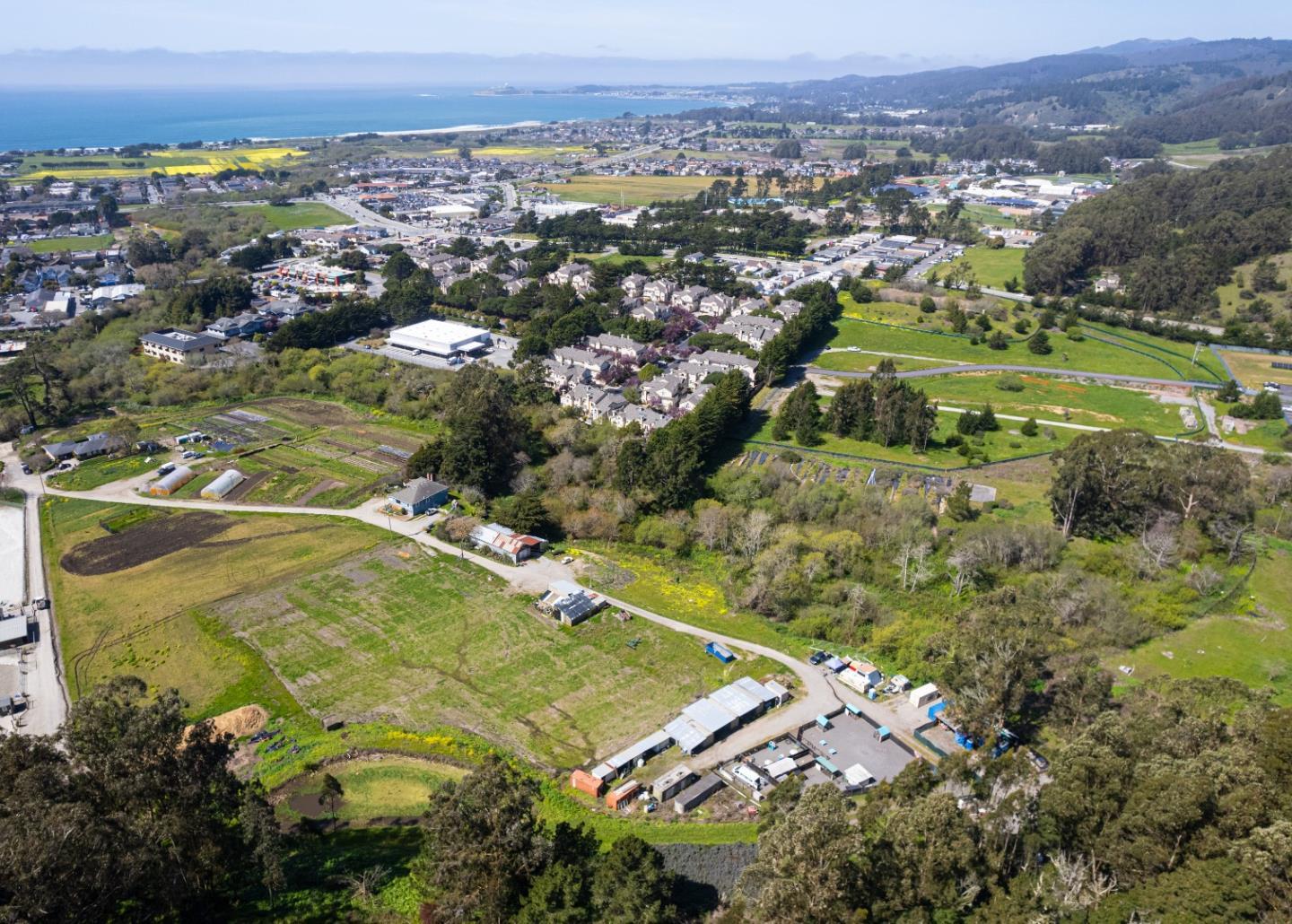 Detail Gallery Image 8 of 31 For 925 Miramontes St, Half Moon Bay,  CA 94019 - 3 Beds | 2 Baths