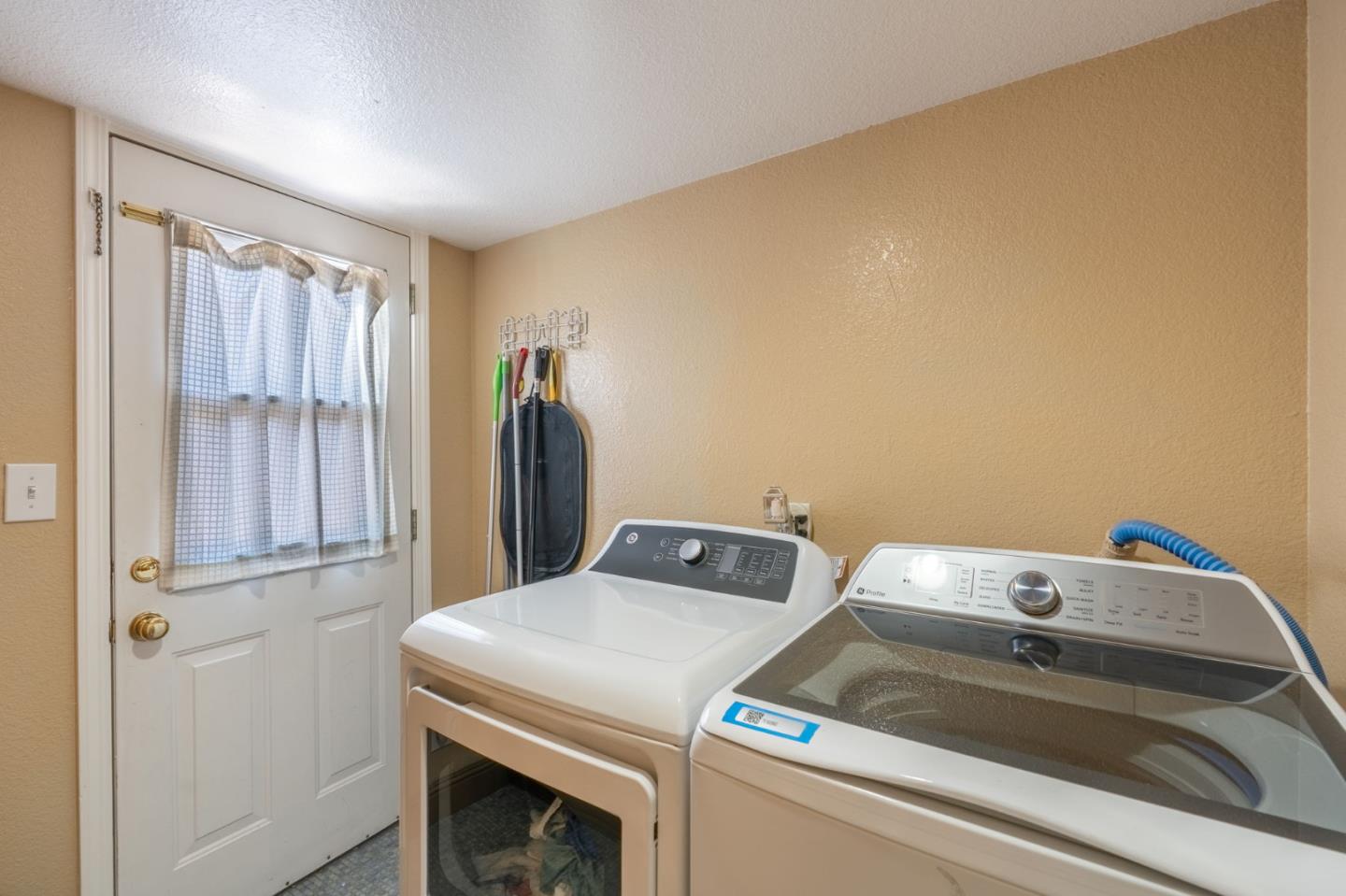 Detail Gallery Image 16 of 34 For 37241 Olive St, Newark,  CA 94560 - 4 Beds | 3 Baths