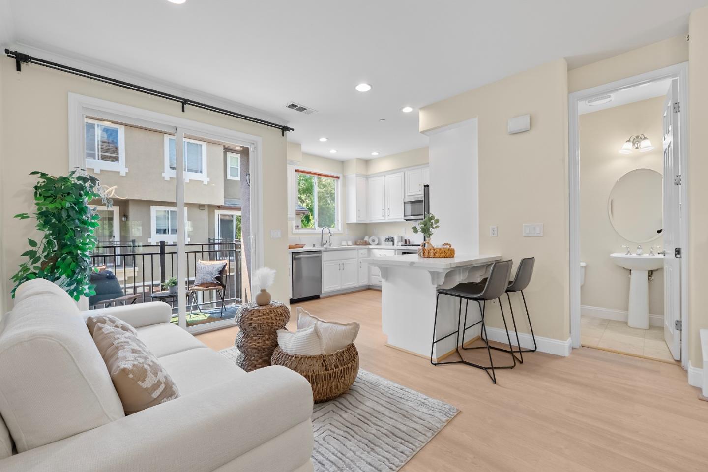Detail Gallery Image 12 of 51 For 1180 Glin Ter, Sunnyvale,  CA 94089 - 3 Beds | 2/1 Baths