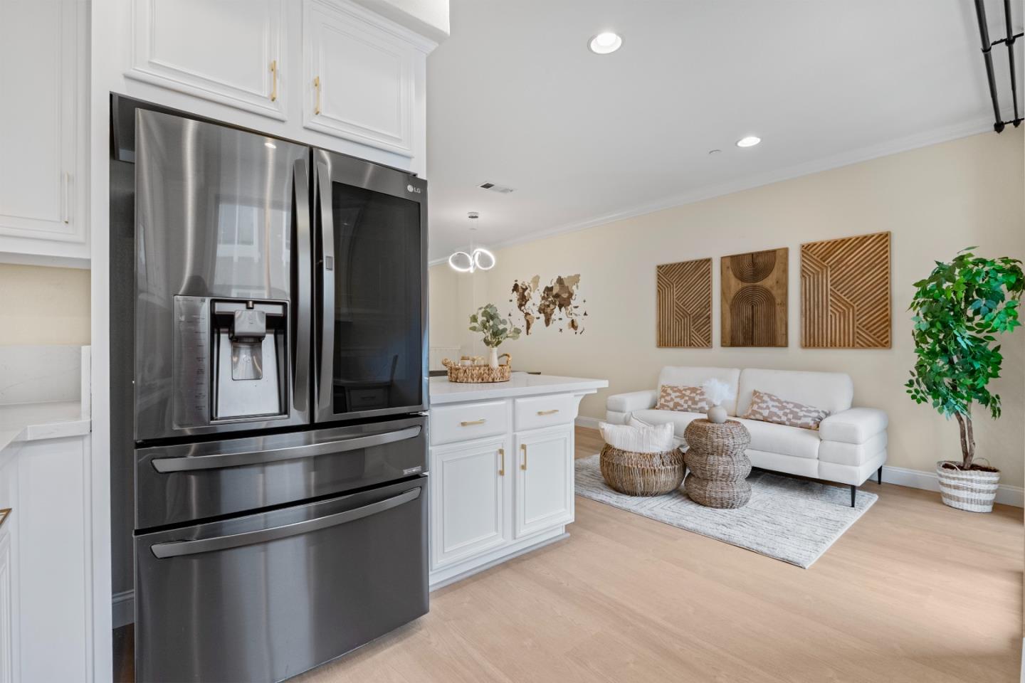 Detail Gallery Image 14 of 51 For 1180 Glin Ter, Sunnyvale,  CA 94089 - 3 Beds | 2/1 Baths
