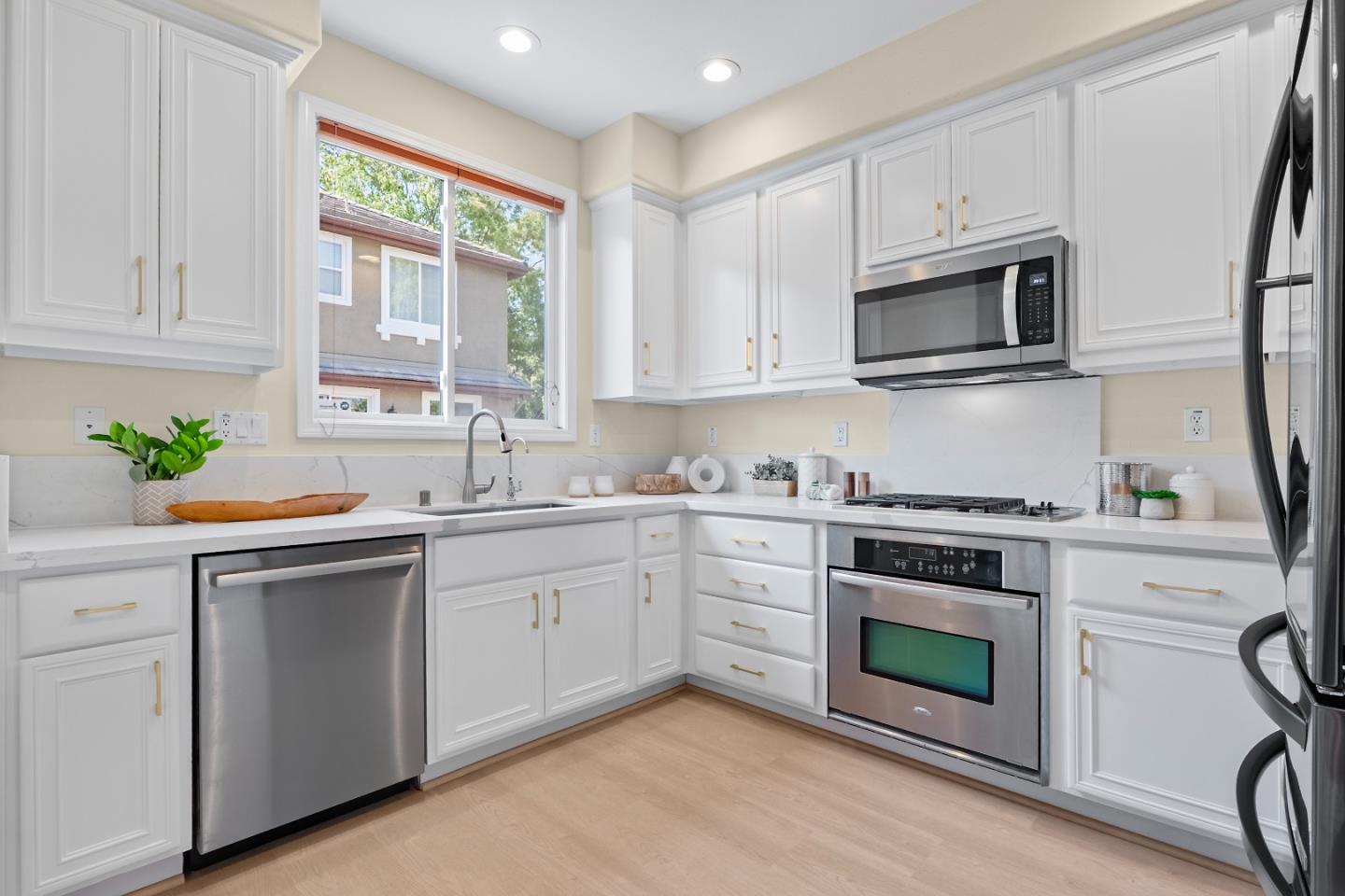 Detail Gallery Image 15 of 51 For 1180 Glin Ter, Sunnyvale,  CA 94089 - 3 Beds | 2/1 Baths