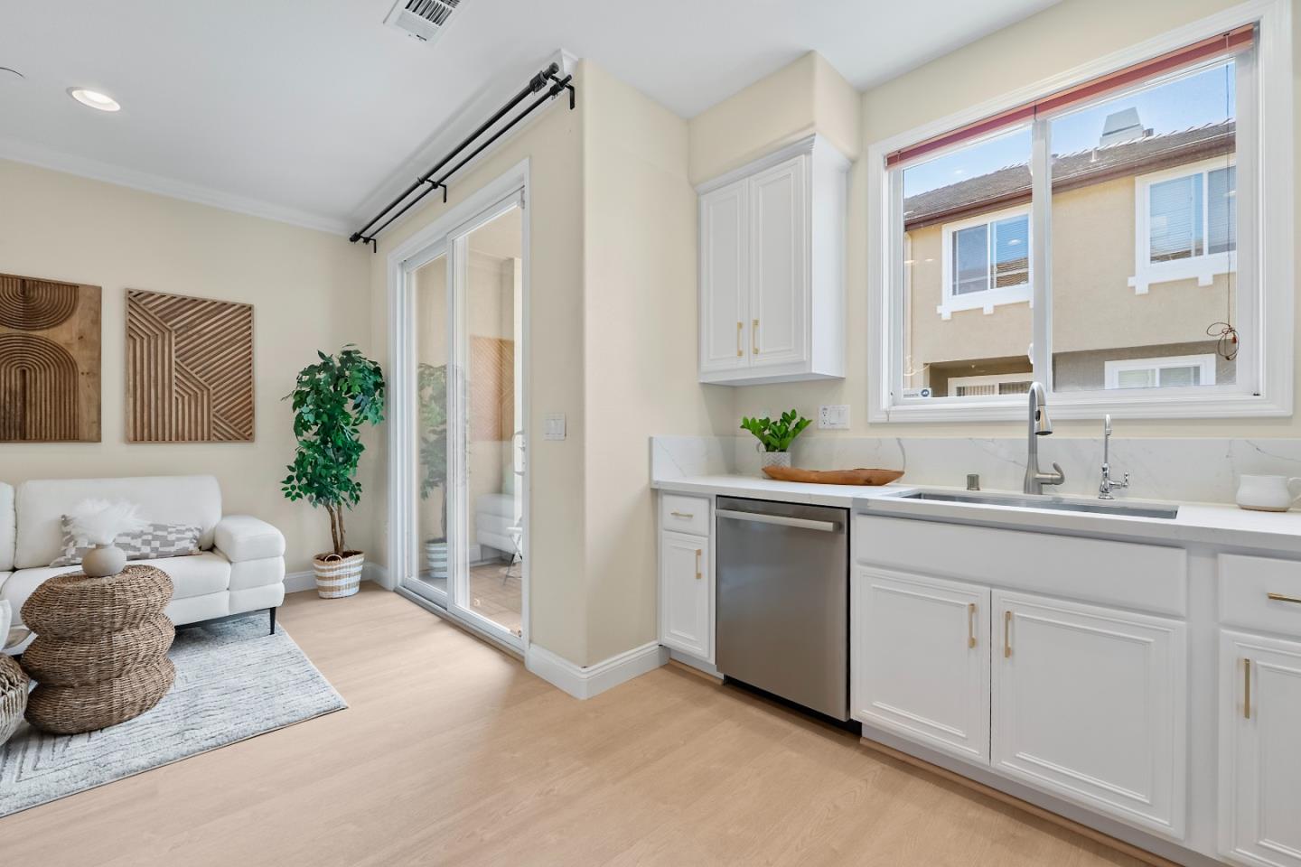 Detail Gallery Image 16 of 51 For 1180 Glin Ter, Sunnyvale,  CA 94089 - 3 Beds | 2/1 Baths