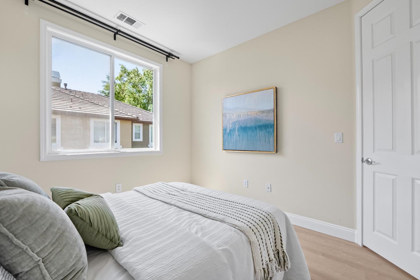 Detail Gallery Image 21 of 51 For 1180 Glin Ter, Sunnyvale,  CA 94089 - 3 Beds | 2/1 Baths
