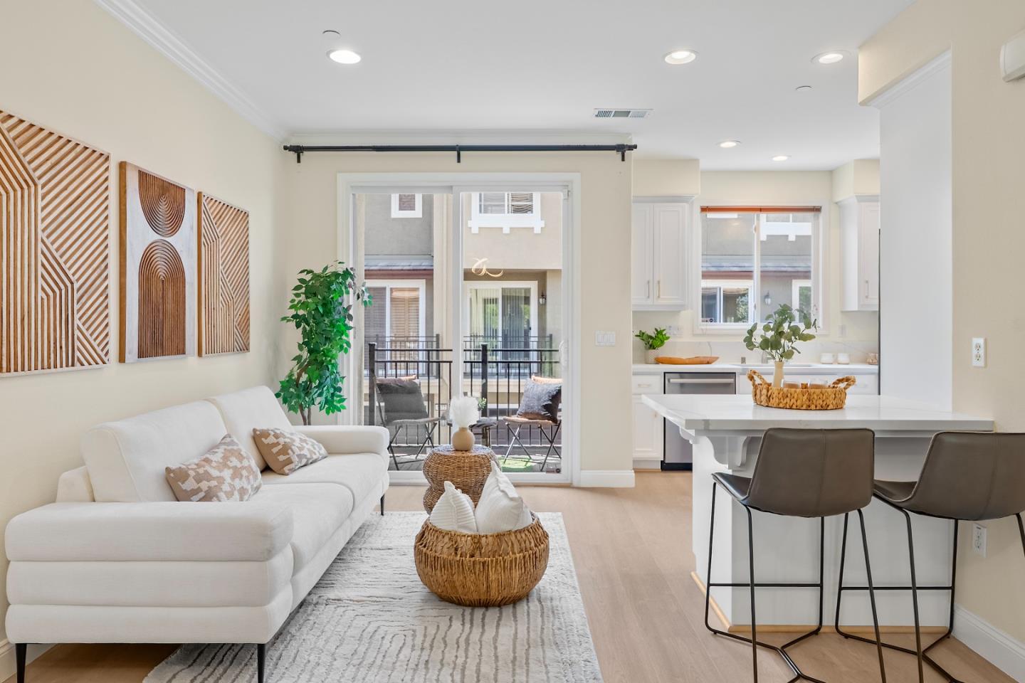 Detail Gallery Image 8 of 51 For 1180 Glin Ter, Sunnyvale,  CA 94089 - 3 Beds | 2/1 Baths