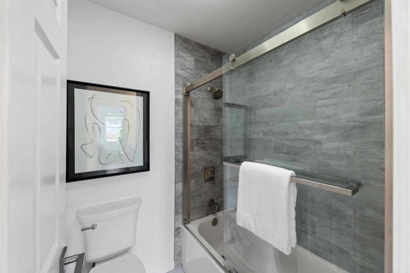Detail Gallery Image 15 of 24 For 685 Dartmore Ln #165,  Hayward,  CA 94544 - 1 Beds | 1 Baths