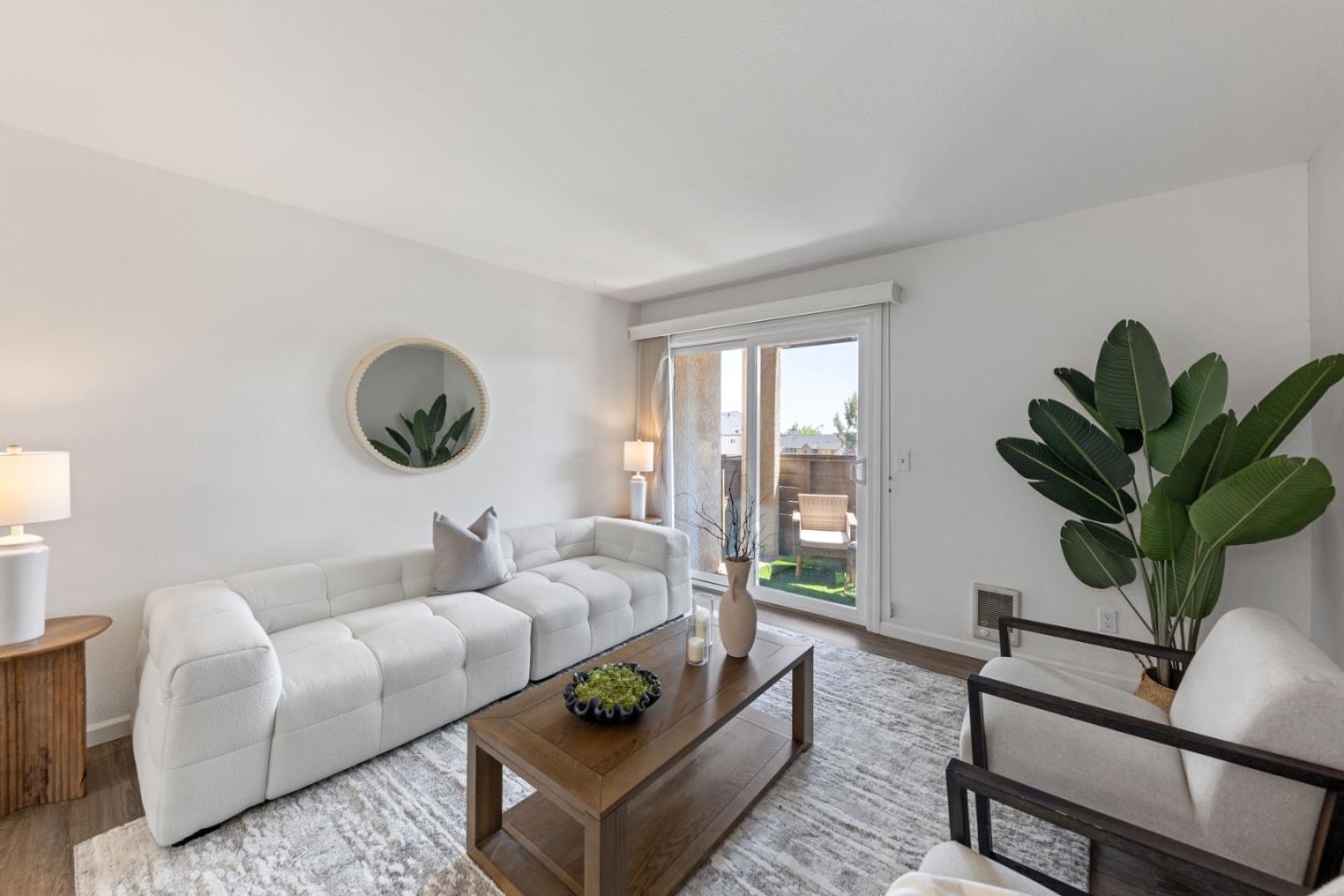 Detail Gallery Image 5 of 24 For 685 Dartmore Ln #165,  Hayward,  CA 94544 - 1 Beds | 1 Baths