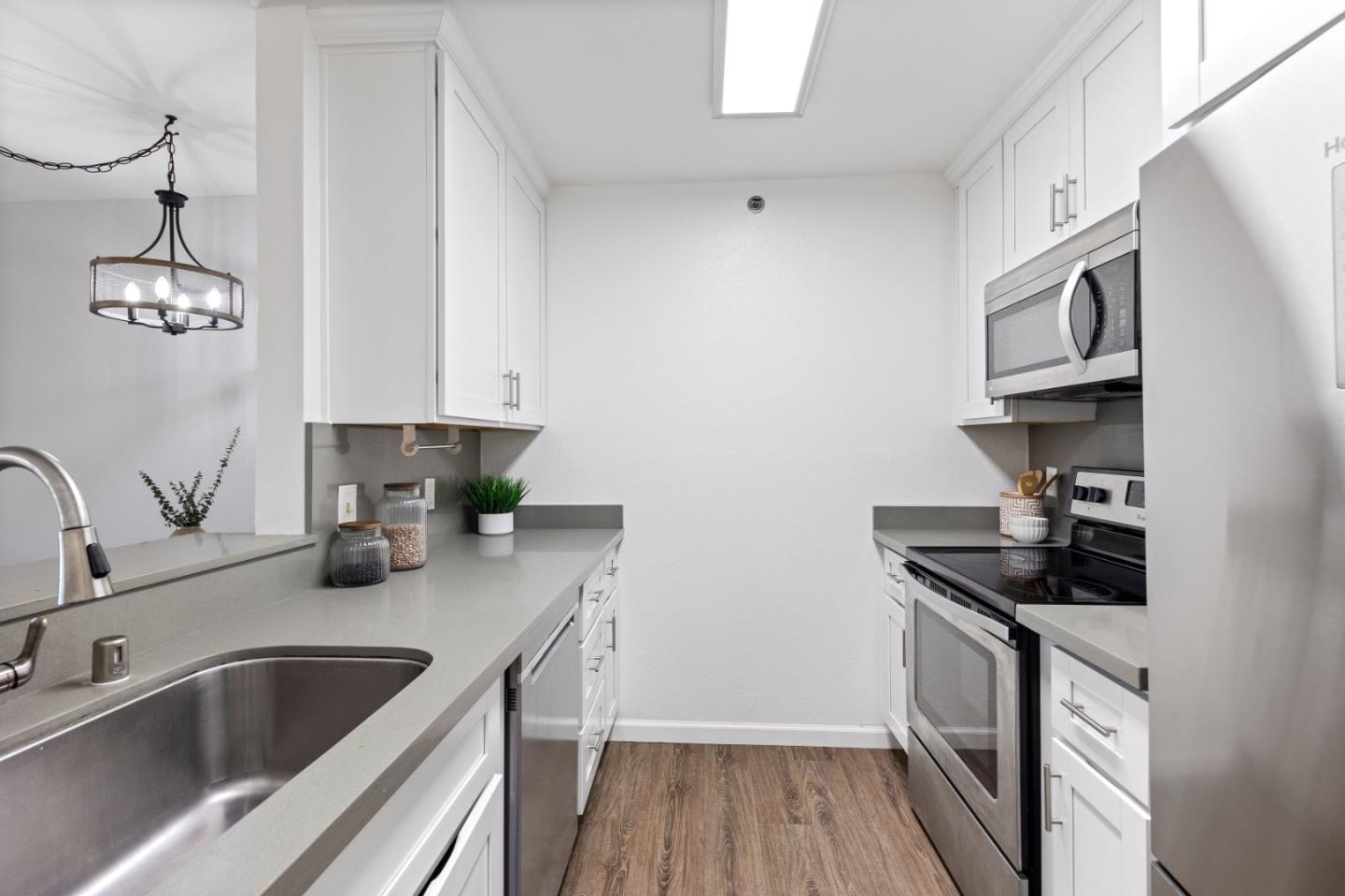 Detail Gallery Image 7 of 24 For 685 Dartmore Ln #165,  Hayward,  CA 94544 - 1 Beds | 1 Baths