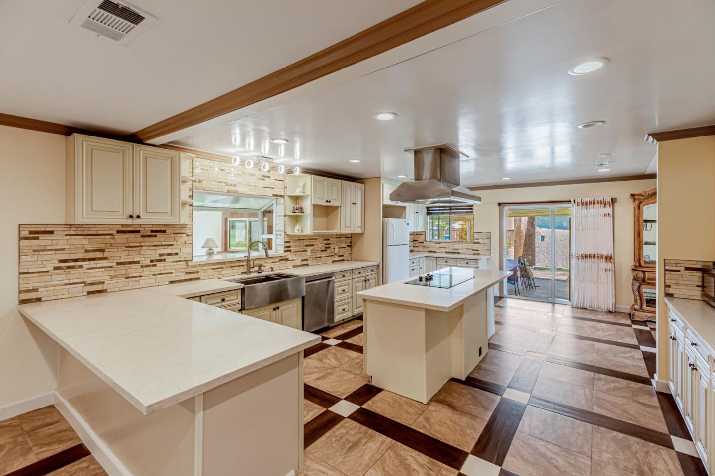 Detail Gallery Image 8 of 33 For 7750 Lovers Ln, Hollister,  CA 95023 - 3 Beds | 2 Baths