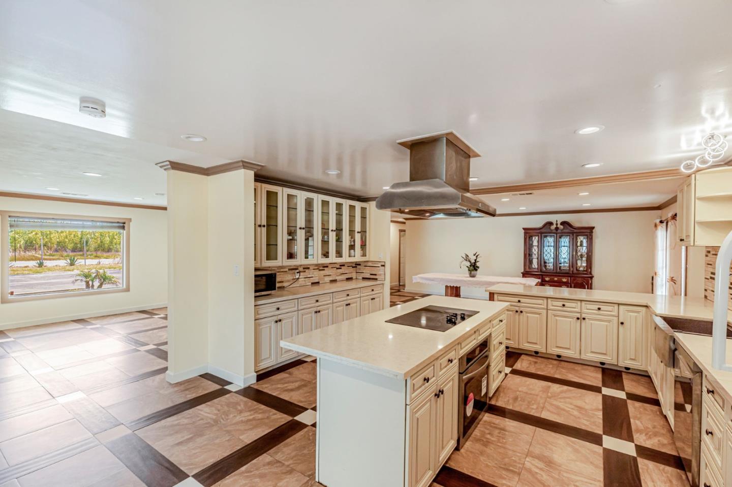 Detail Gallery Image 9 of 33 For 7750 Lovers Ln, Hollister,  CA 95023 - 3 Beds | 2 Baths