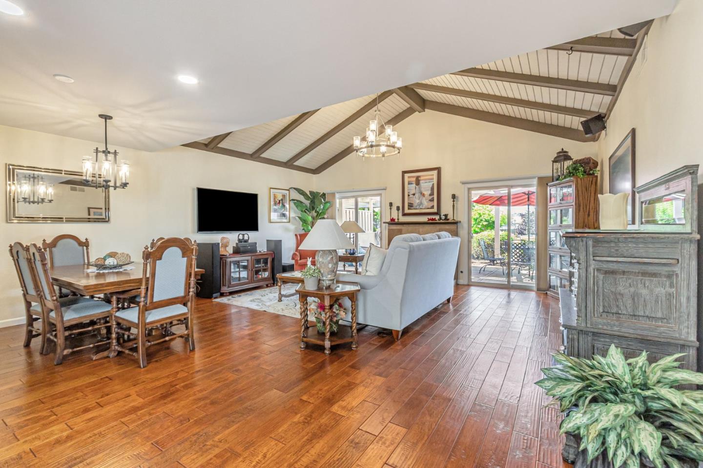 Detail Gallery Image 4 of 51 For 6304 Blauer, San Jose,  CA 95135 - 2 Beds | 2 Baths