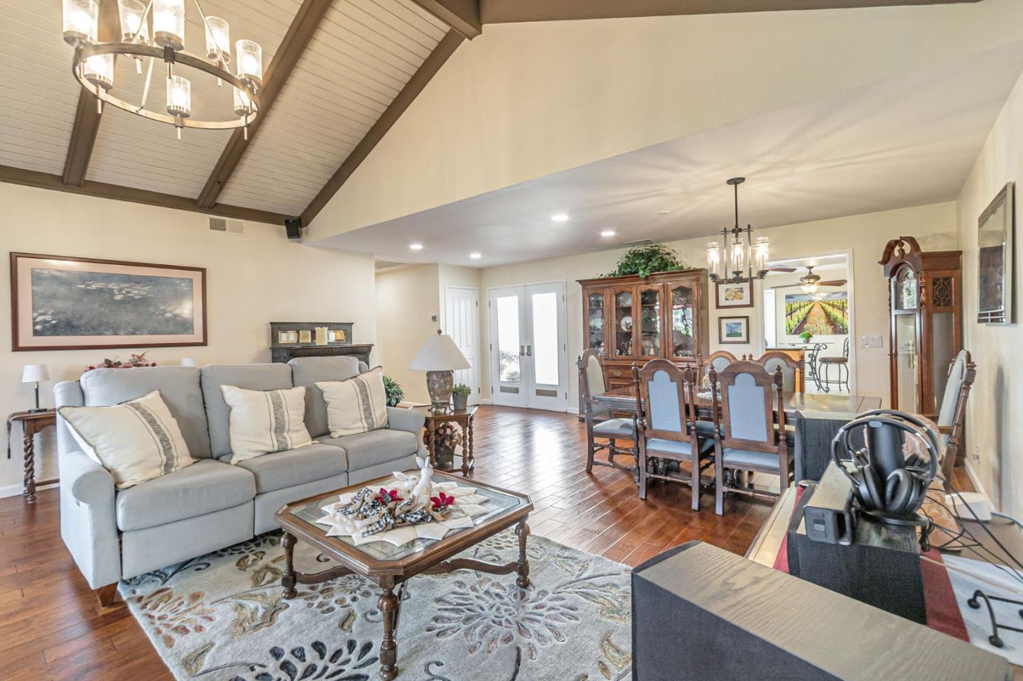 Detail Gallery Image 7 of 51 For 6304 Blauer, San Jose,  CA 95135 - 2 Beds | 2 Baths