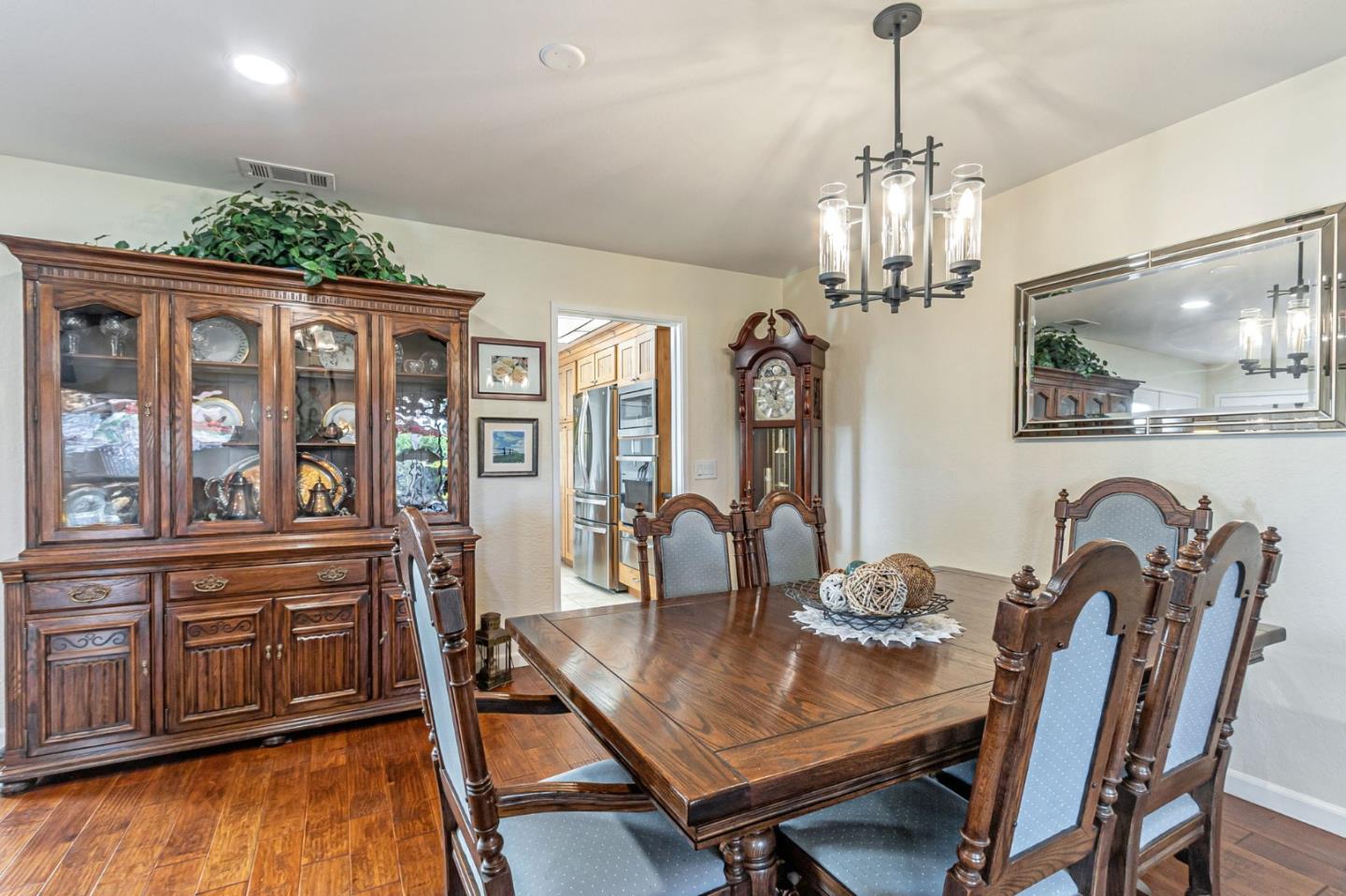 Detail Gallery Image 8 of 51 For 6304 Blauer, San Jose,  CA 95135 - 2 Beds | 2 Baths