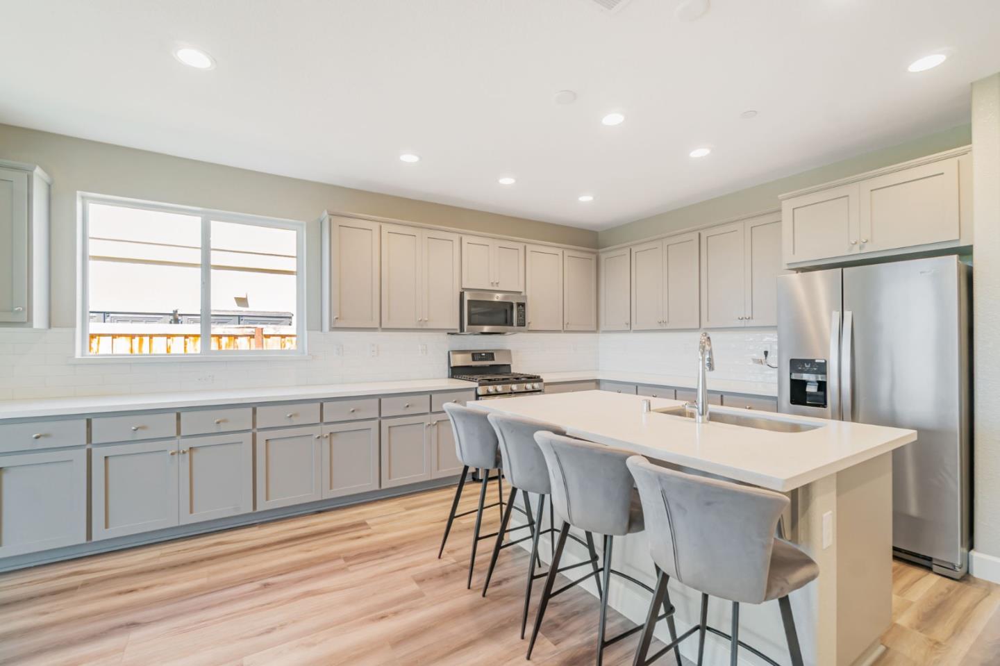 Detail Gallery Image 11 of 35 For 533 Kingbird Cir, Vacaville,  CA 95688 - 5 Beds | 4/1 Baths