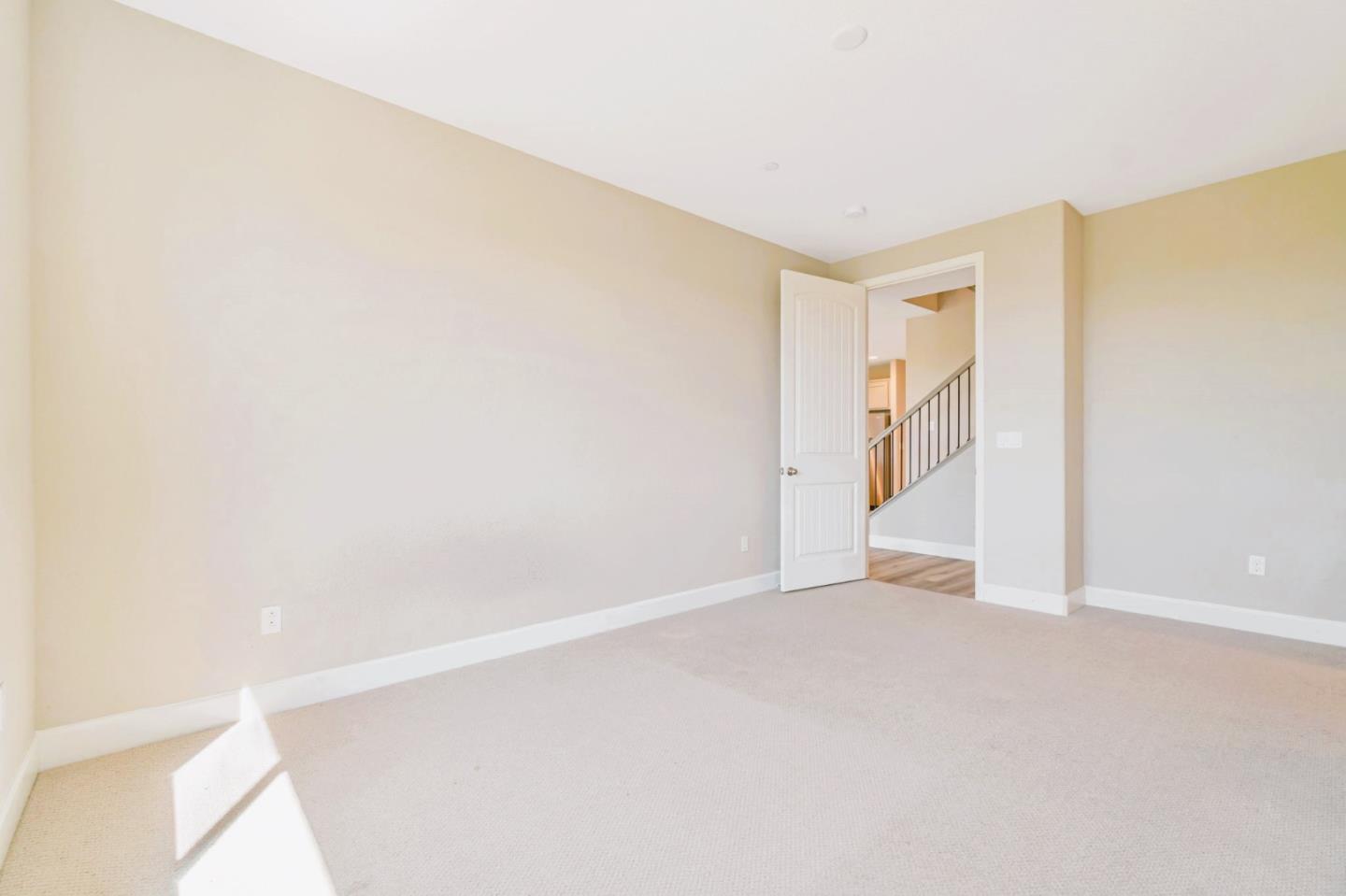 Detail Gallery Image 16 of 35 For 533 Kingbird Cir, Vacaville,  CA 95688 - 5 Beds | 4/1 Baths