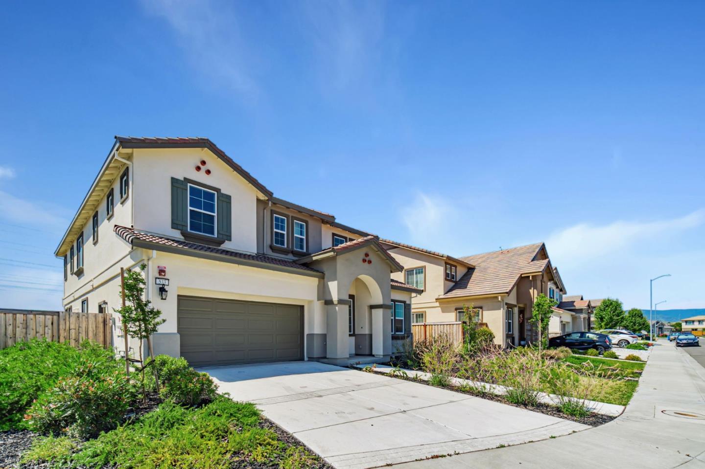 Detail Gallery Image 2 of 35 For 533 Kingbird Cir, Vacaville,  CA 95688 - 5 Beds | 4/1 Baths