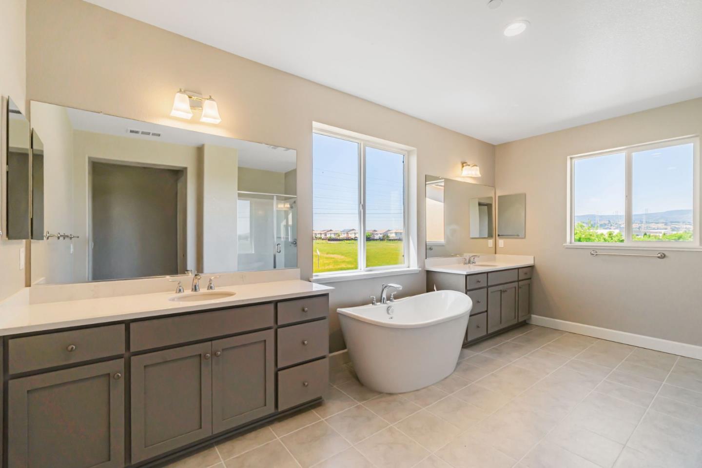 Detail Gallery Image 25 of 35 For 533 Kingbird Cir, Vacaville,  CA 95688 - 5 Beds | 4/1 Baths