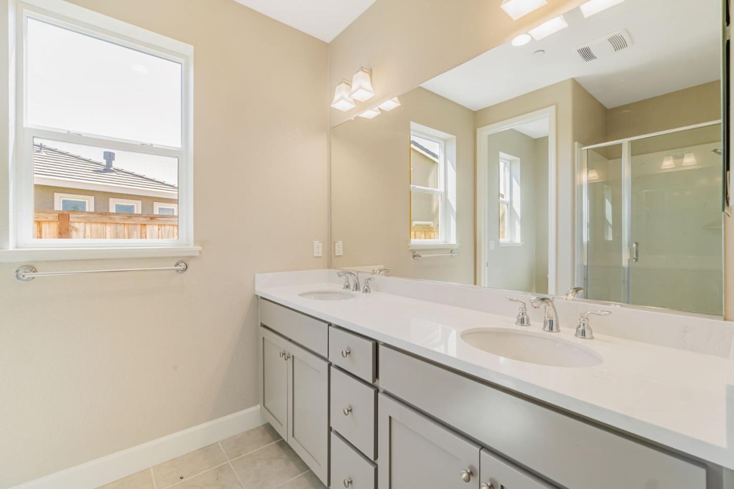 Detail Gallery Image 28 of 35 For 533 Kingbird Cir, Vacaville,  CA 95688 - 5 Beds | 4/1 Baths