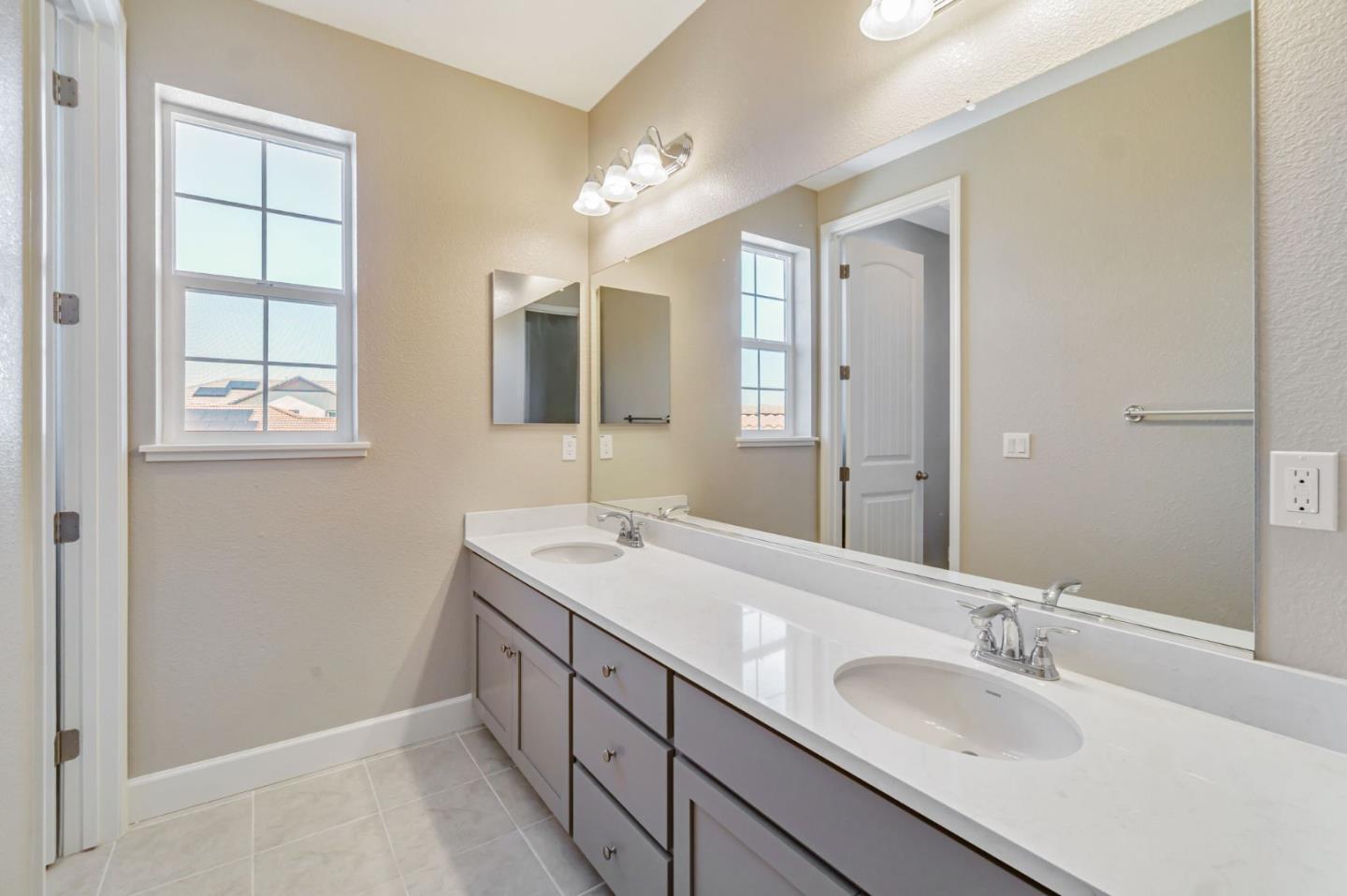 Detail Gallery Image 31 of 35 For 533 Kingbird Cir, Vacaville,  CA 95688 - 5 Beds | 4/1 Baths