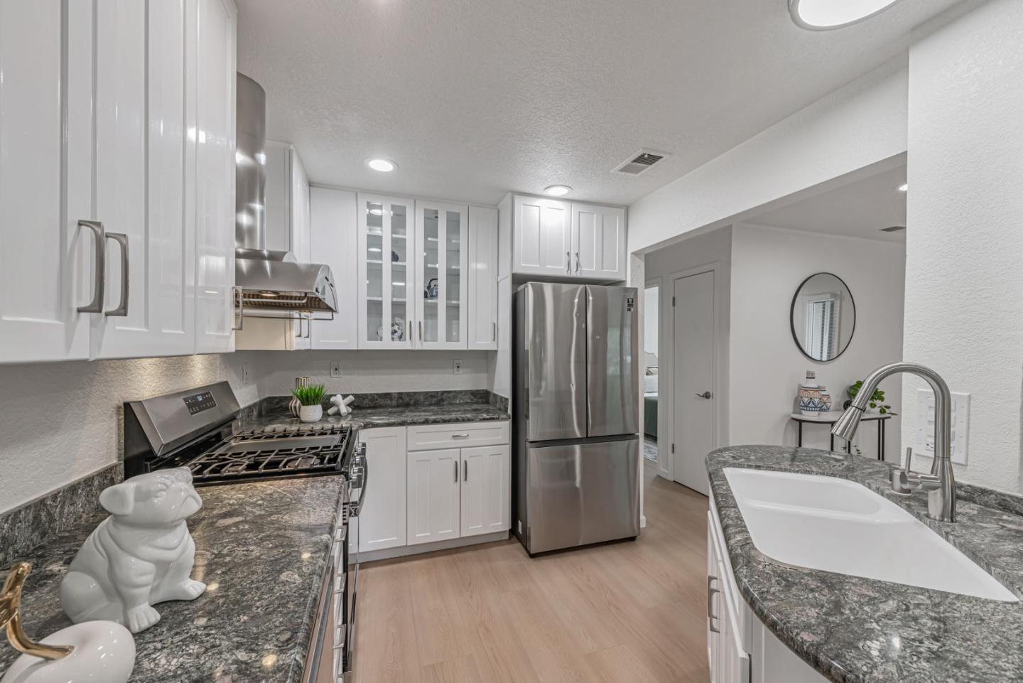 Detail Gallery Image 13 of 49 For 3500 La Terrace Cir, San Jose,  CA 95123 - 2 Beds | 2 Baths